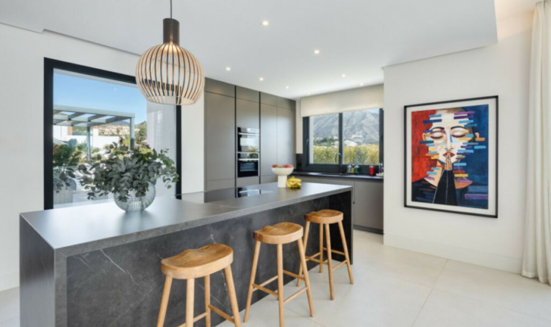 Resale - House -
Marbella