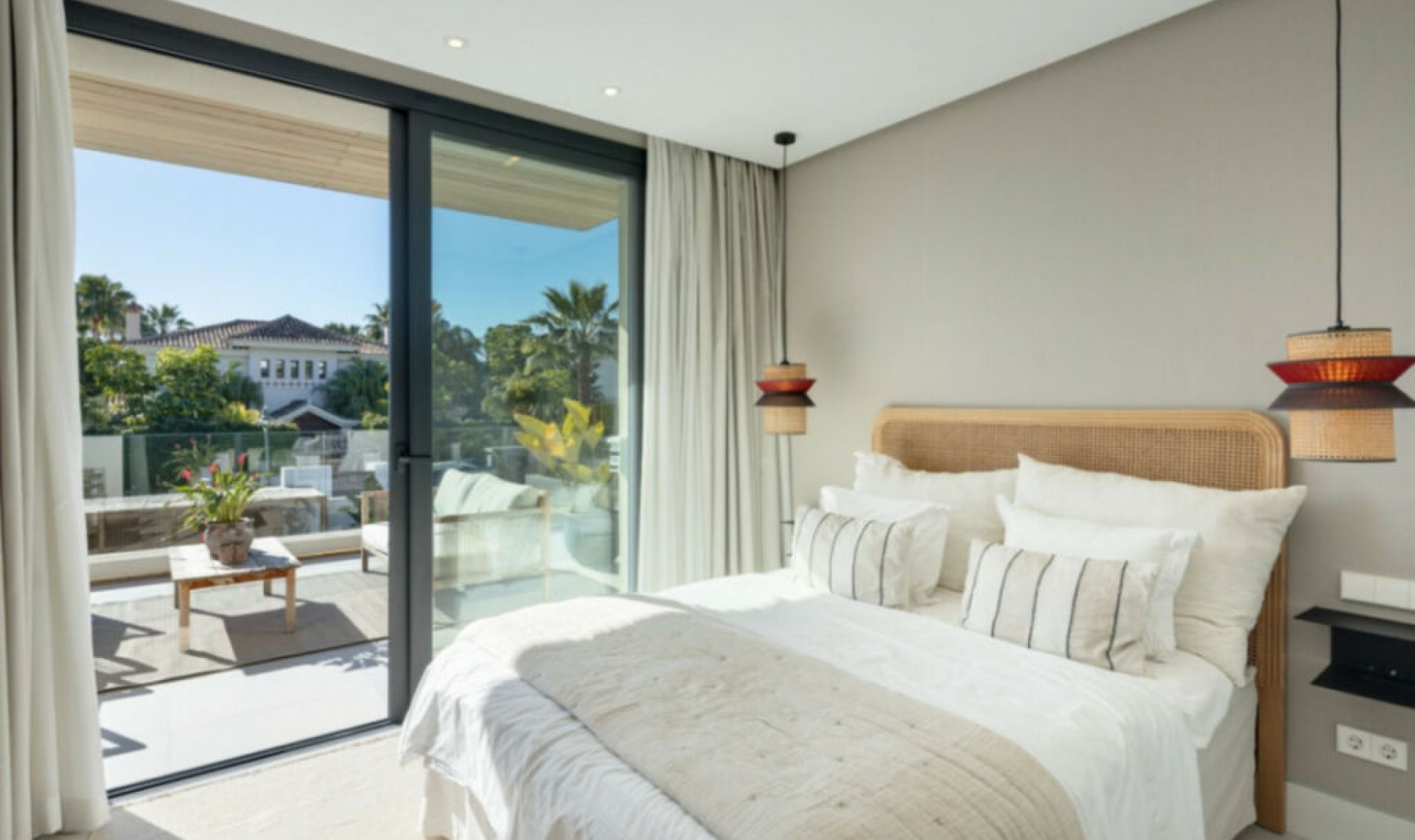 Resale - House -
Marbella