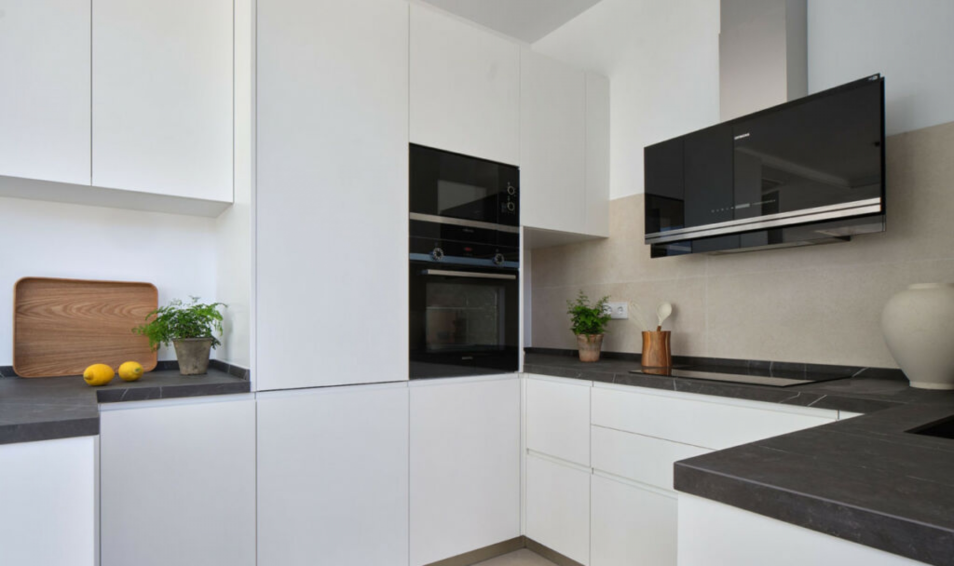 Resale - House -
Marbella