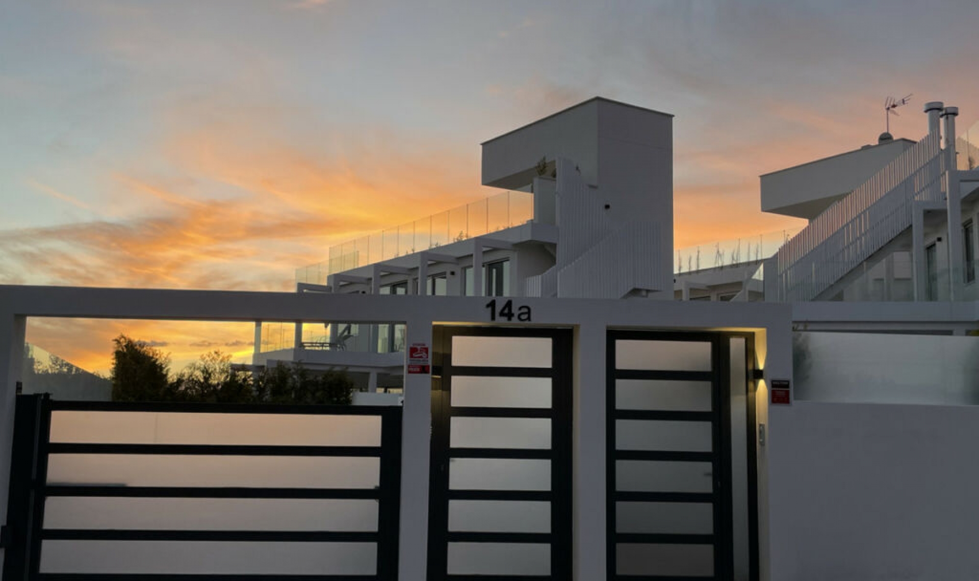 Resale - House -
Marbella