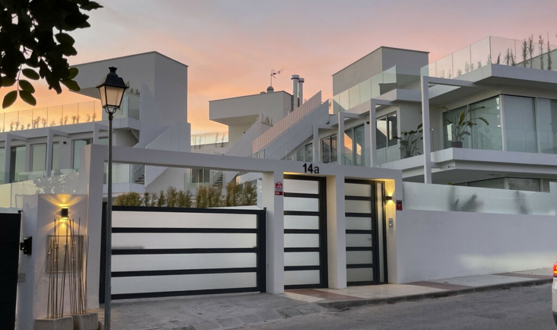 Resale - House -
Marbella