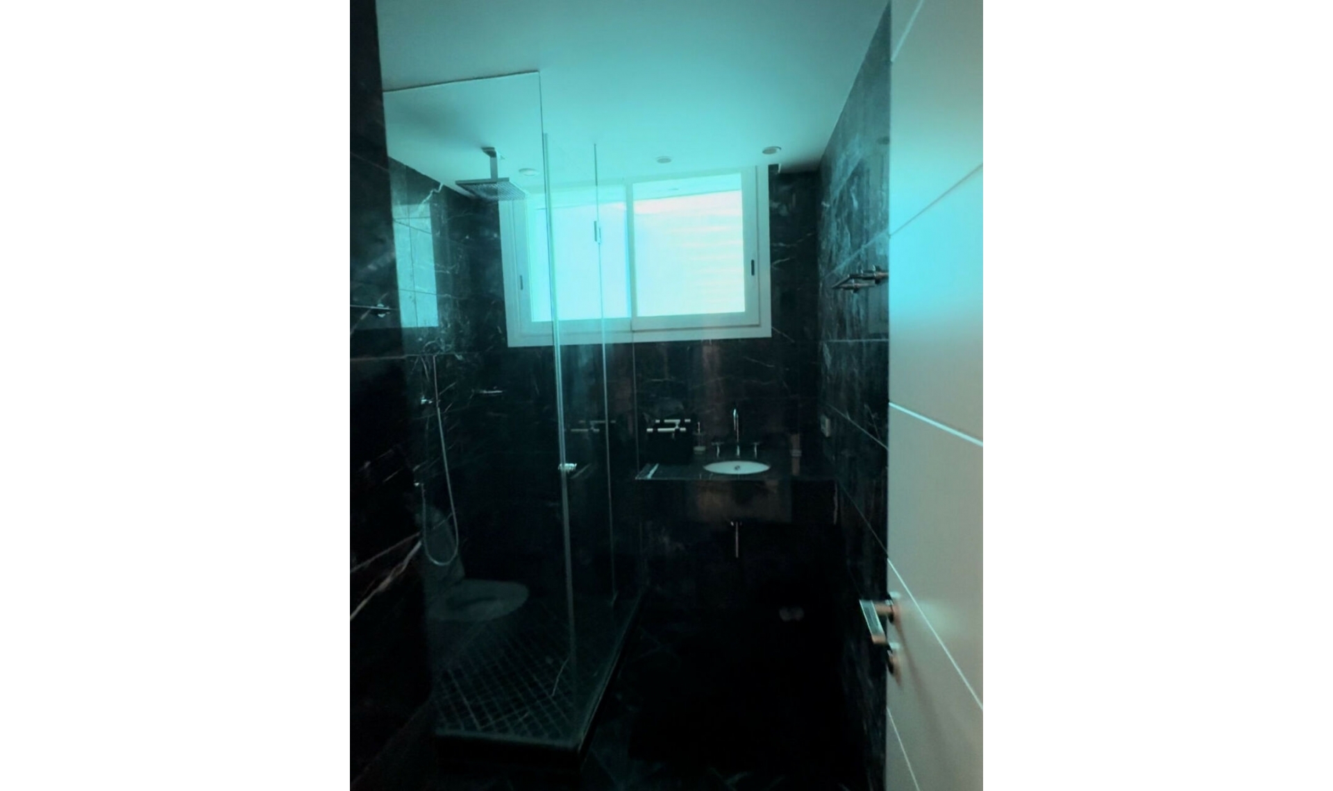 Resale - House -
Marbella