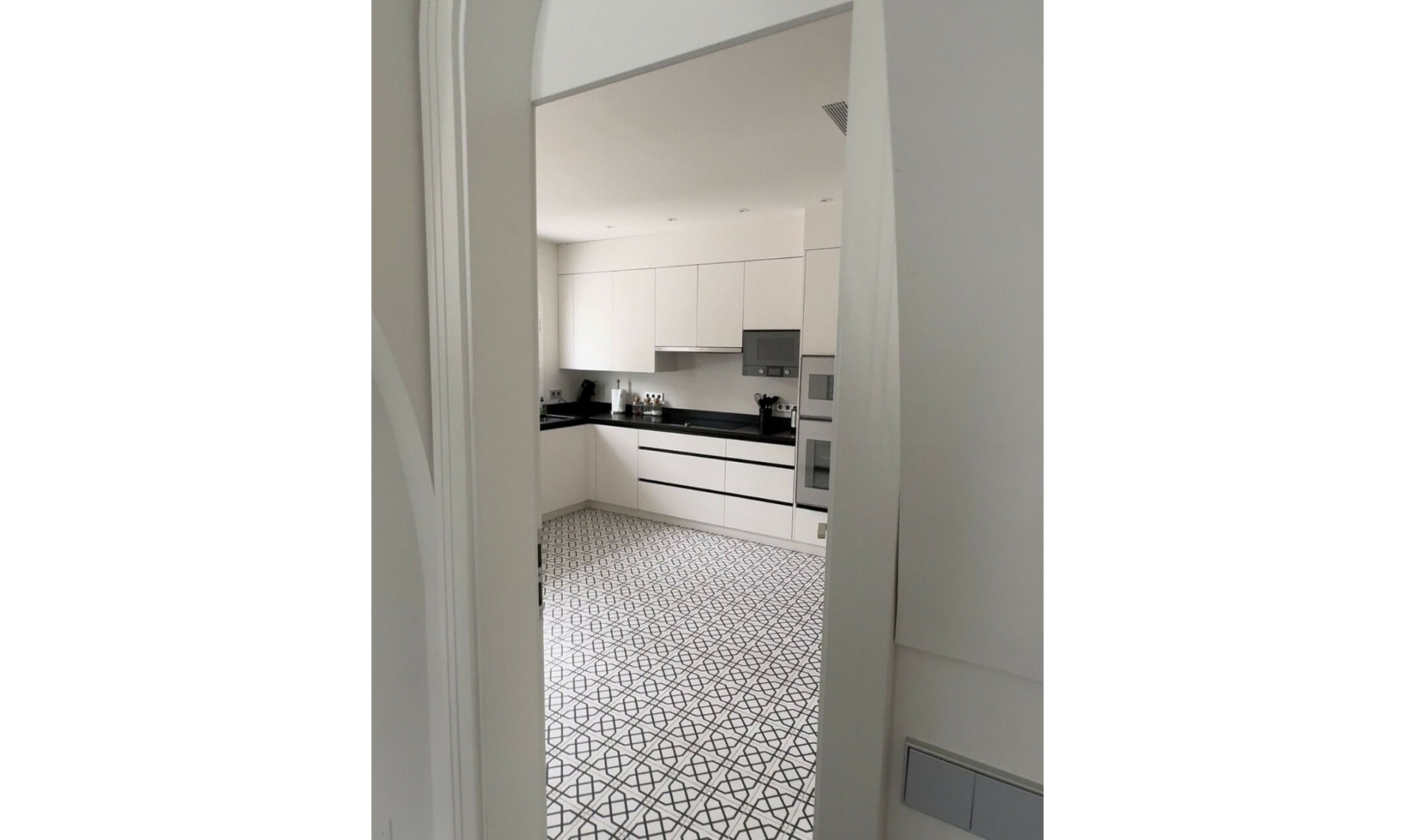 Resale - House -
Marbella