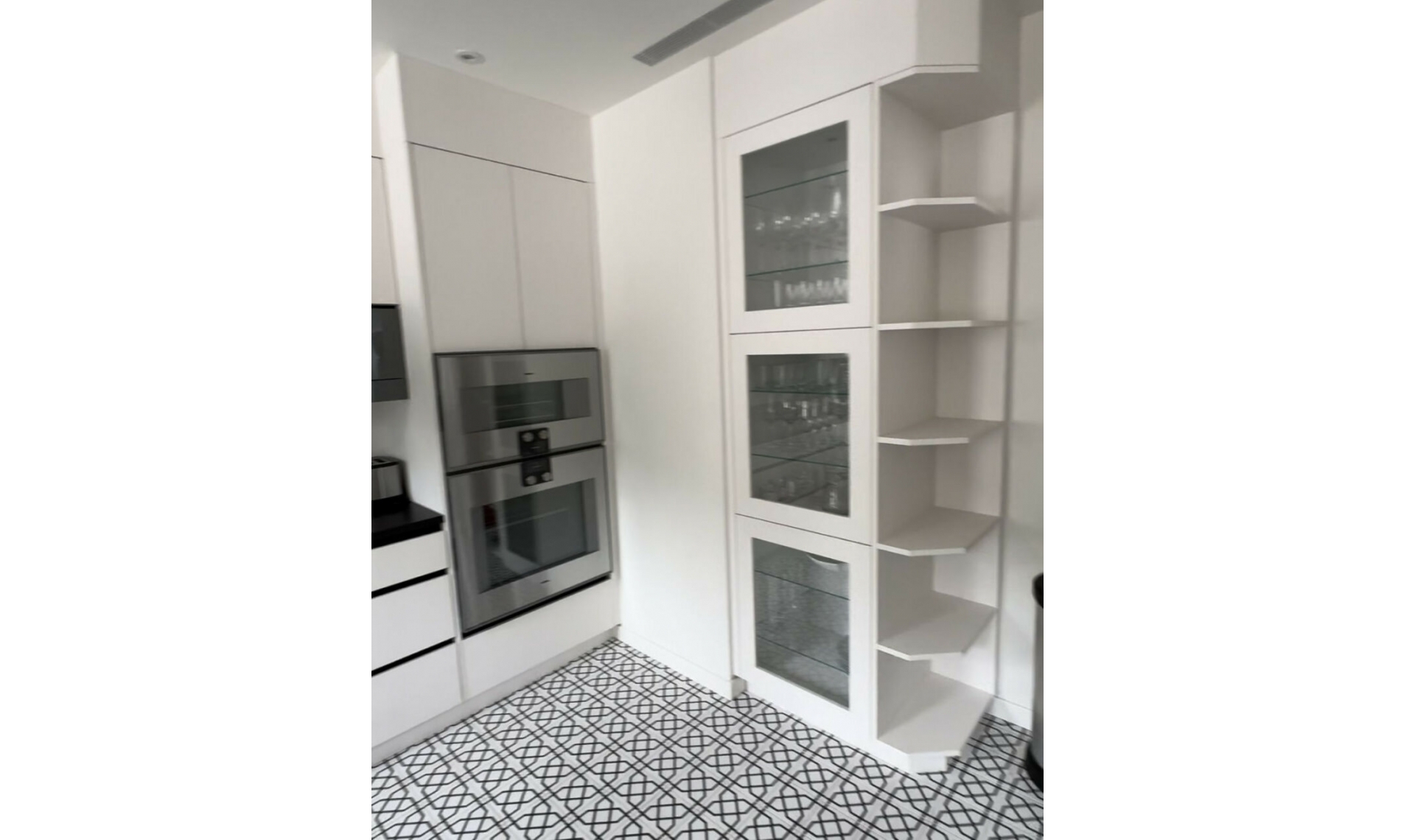 Resale - House -
Marbella