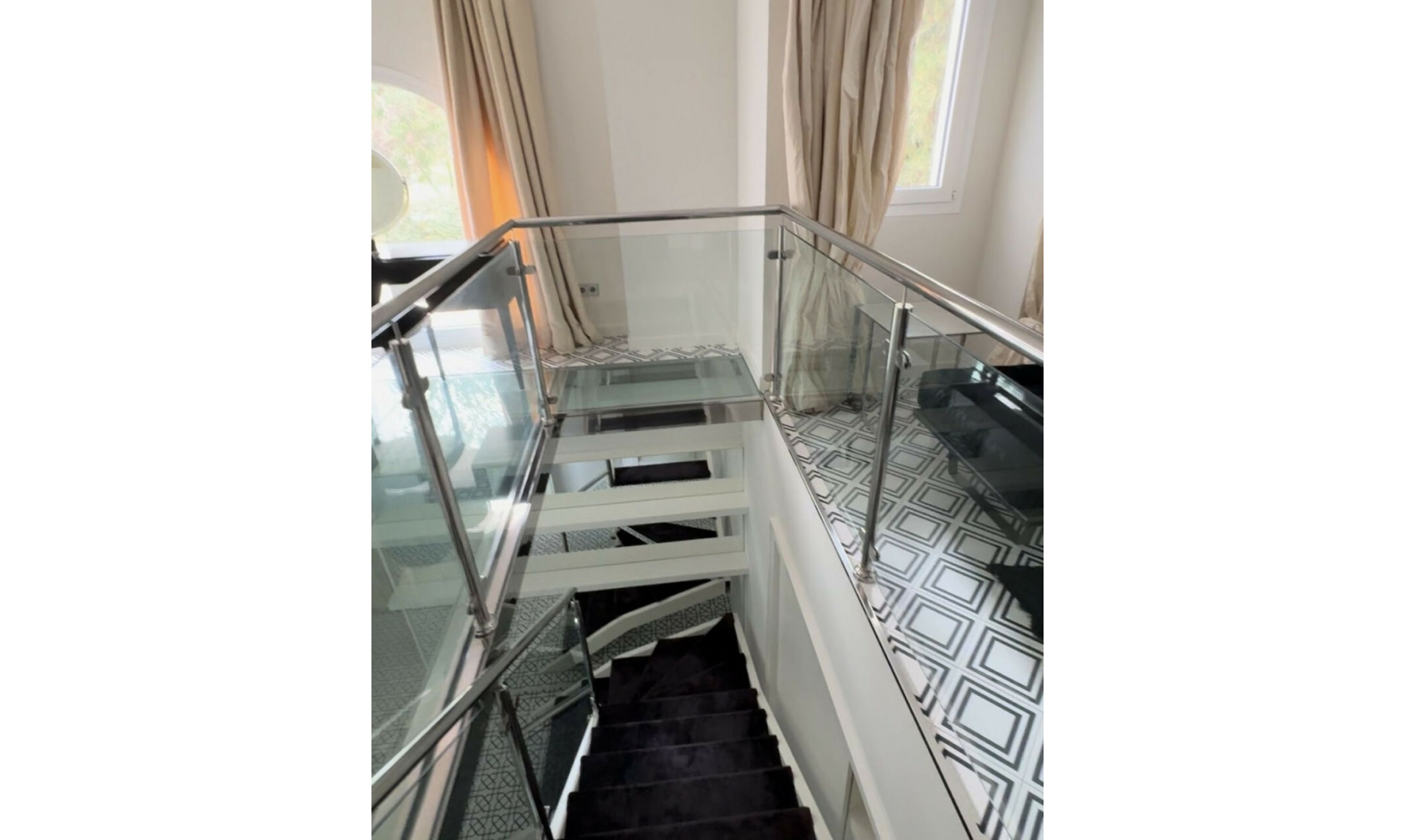 Resale - House -
Marbella