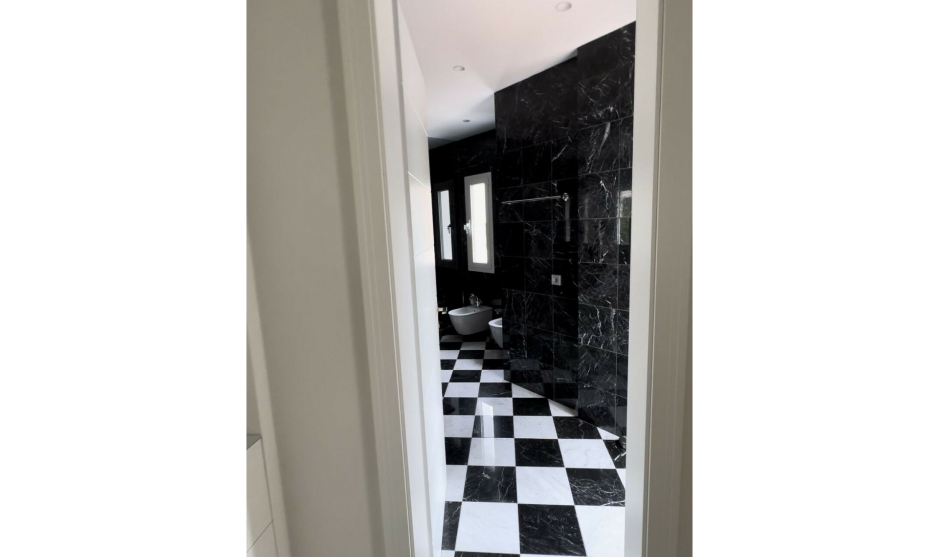 Resale - House -
Marbella