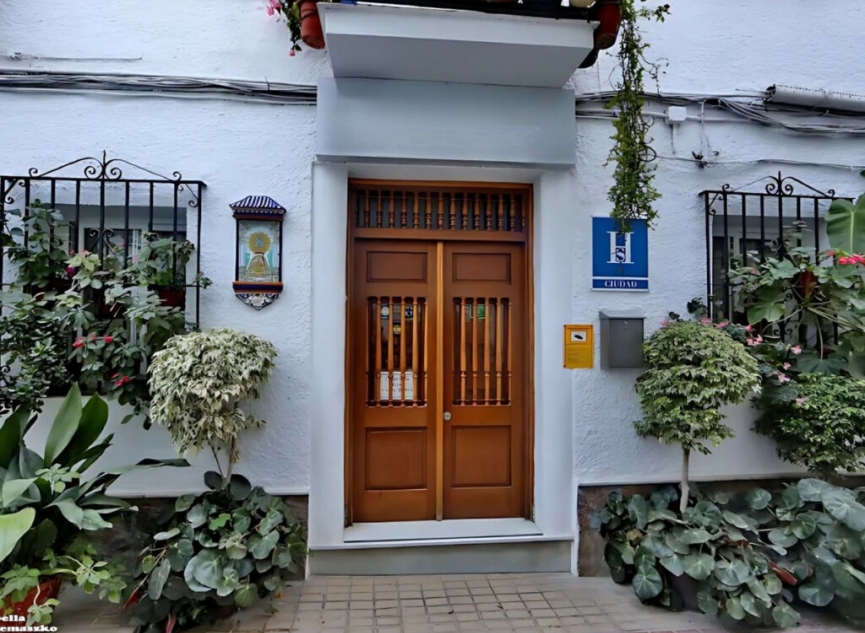 Resale - House -
Marbella