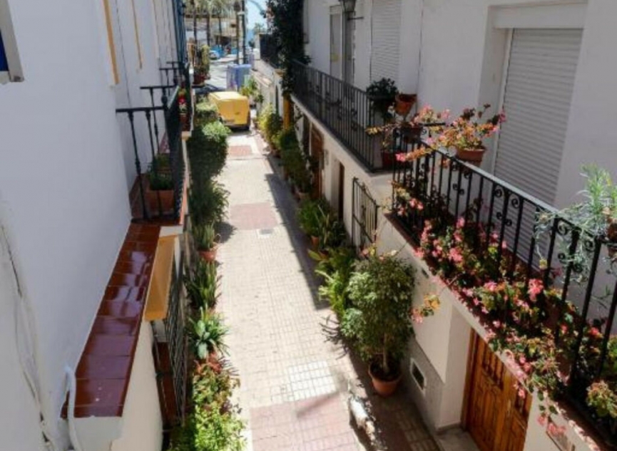 Resale - House -
Marbella