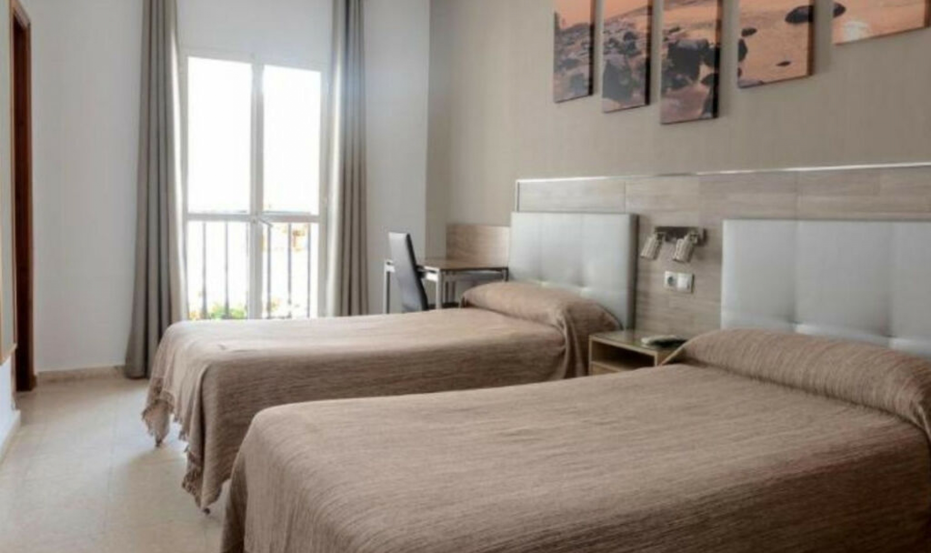 Resale - House -
Marbella