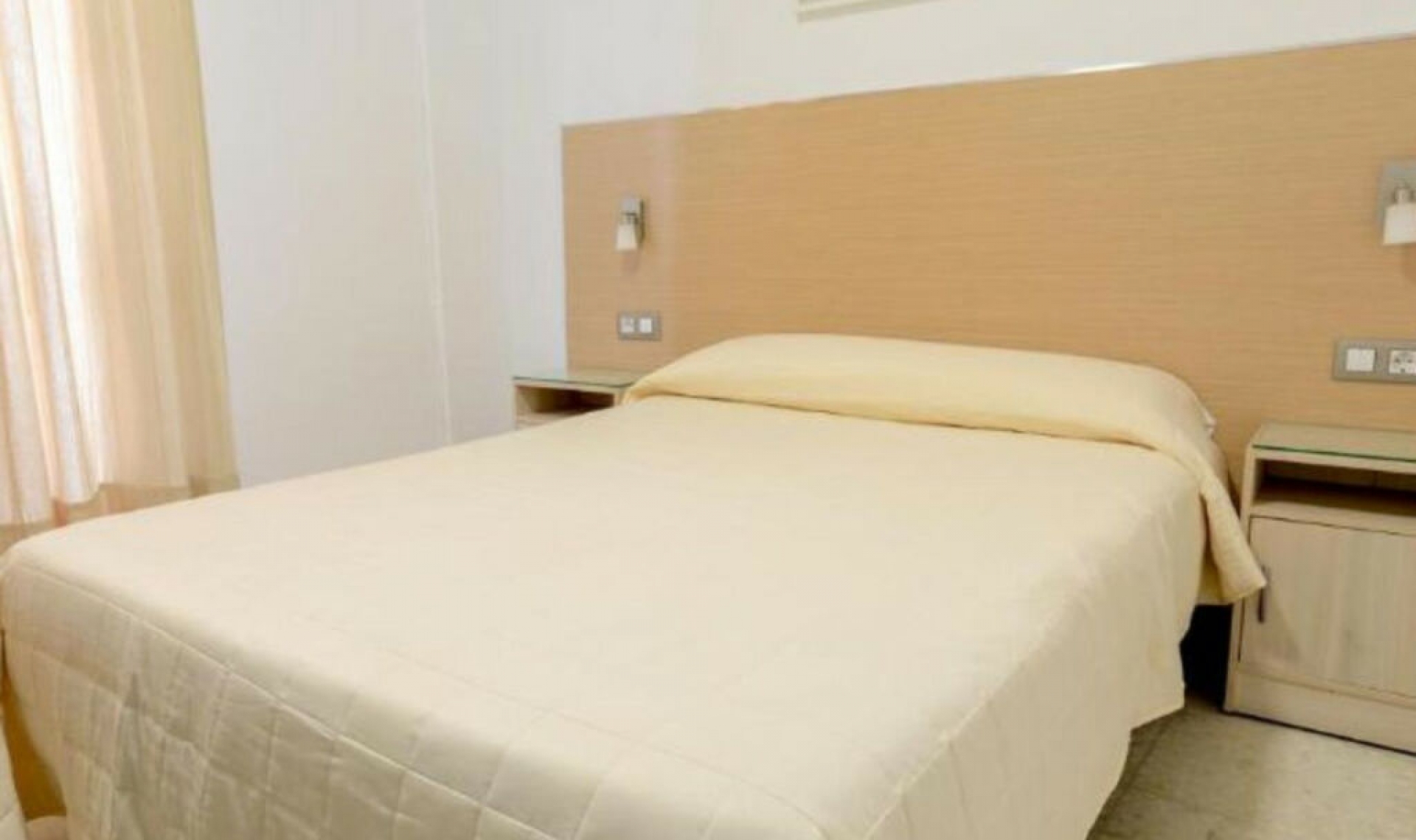 Resale - House -
Marbella