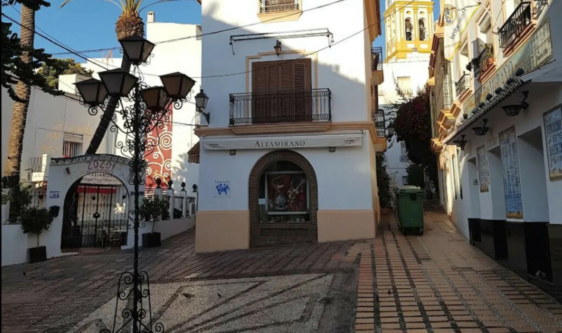 Resale - House -
Marbella