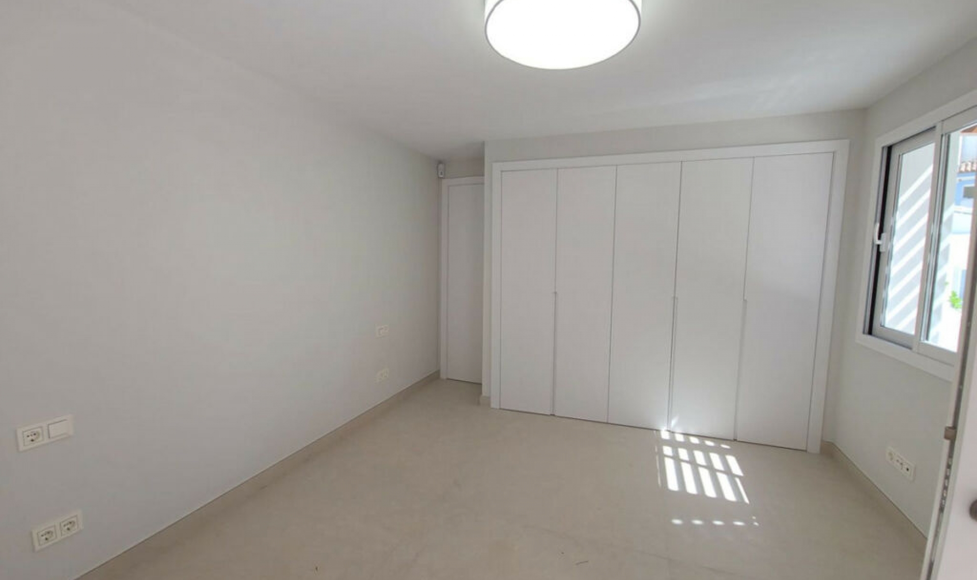 Resale - House -
Marbella