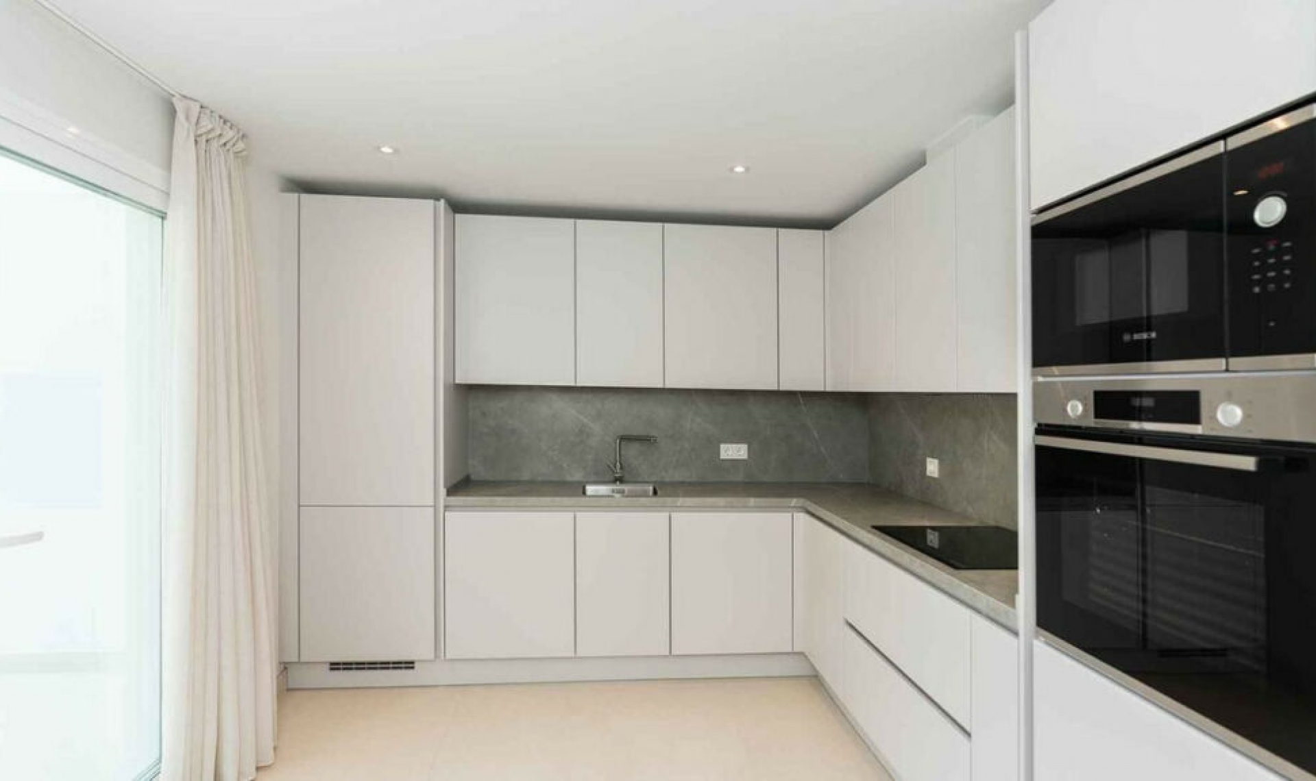 Resale - House -
Marbella