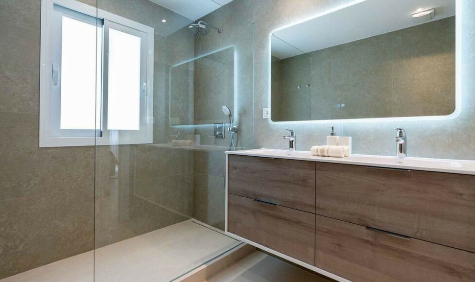 Resale - House -
Marbella