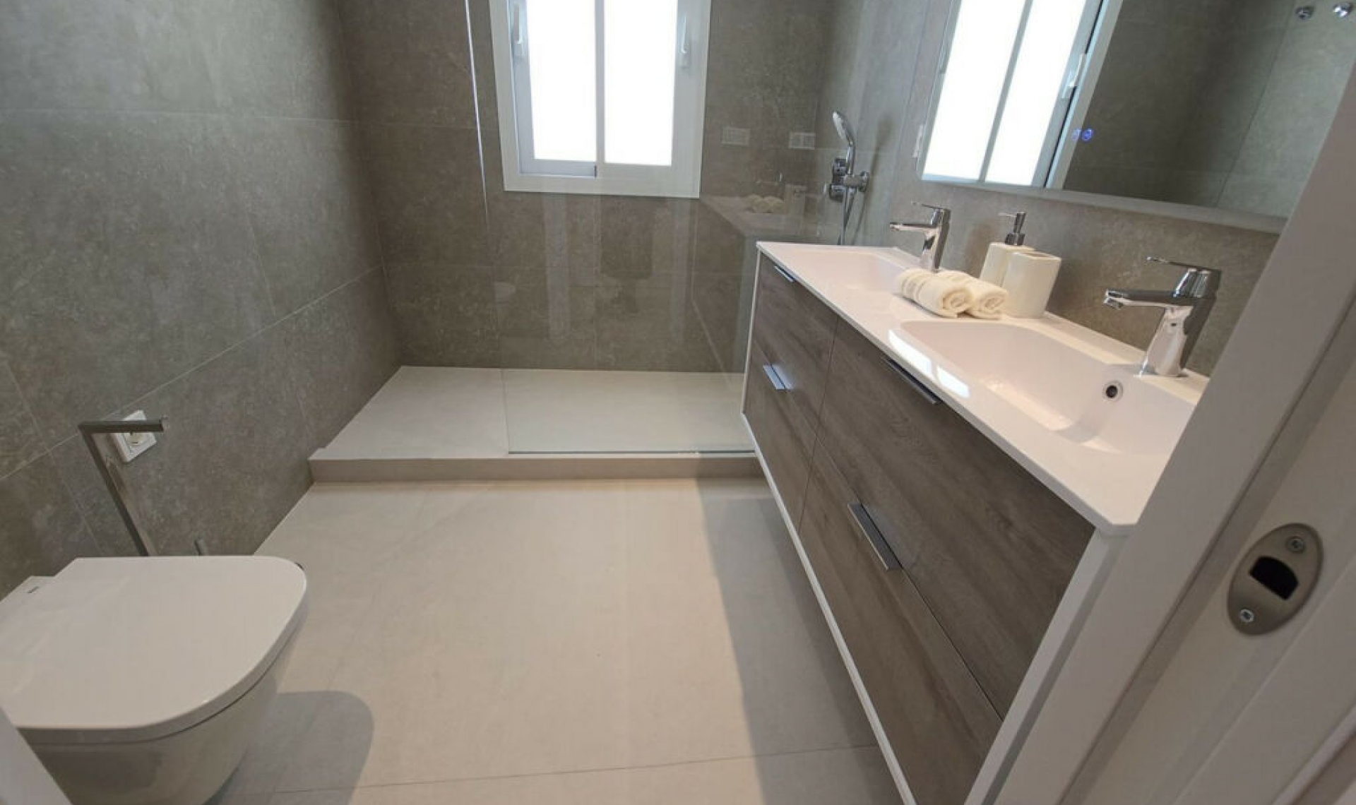 Resale - House -
Marbella