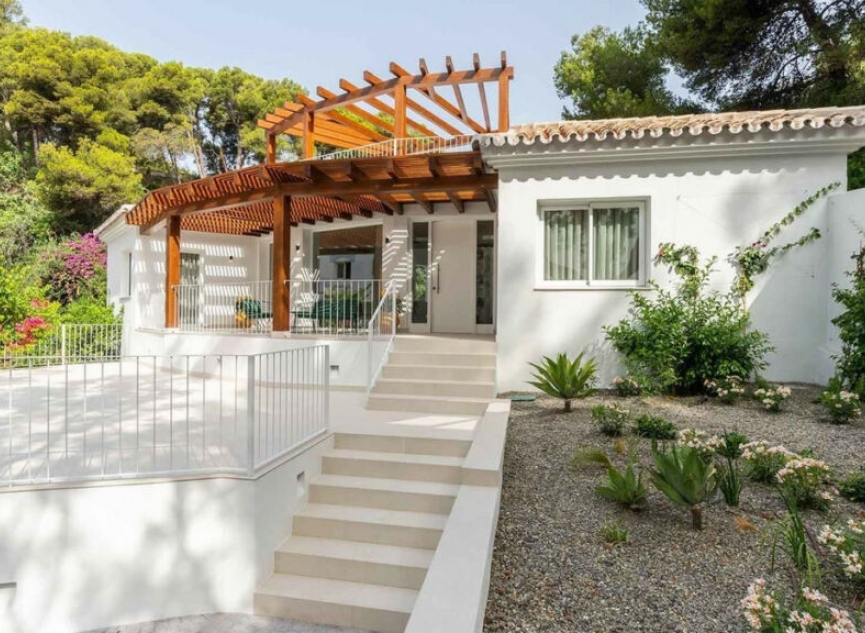Resale - House -
Marbella