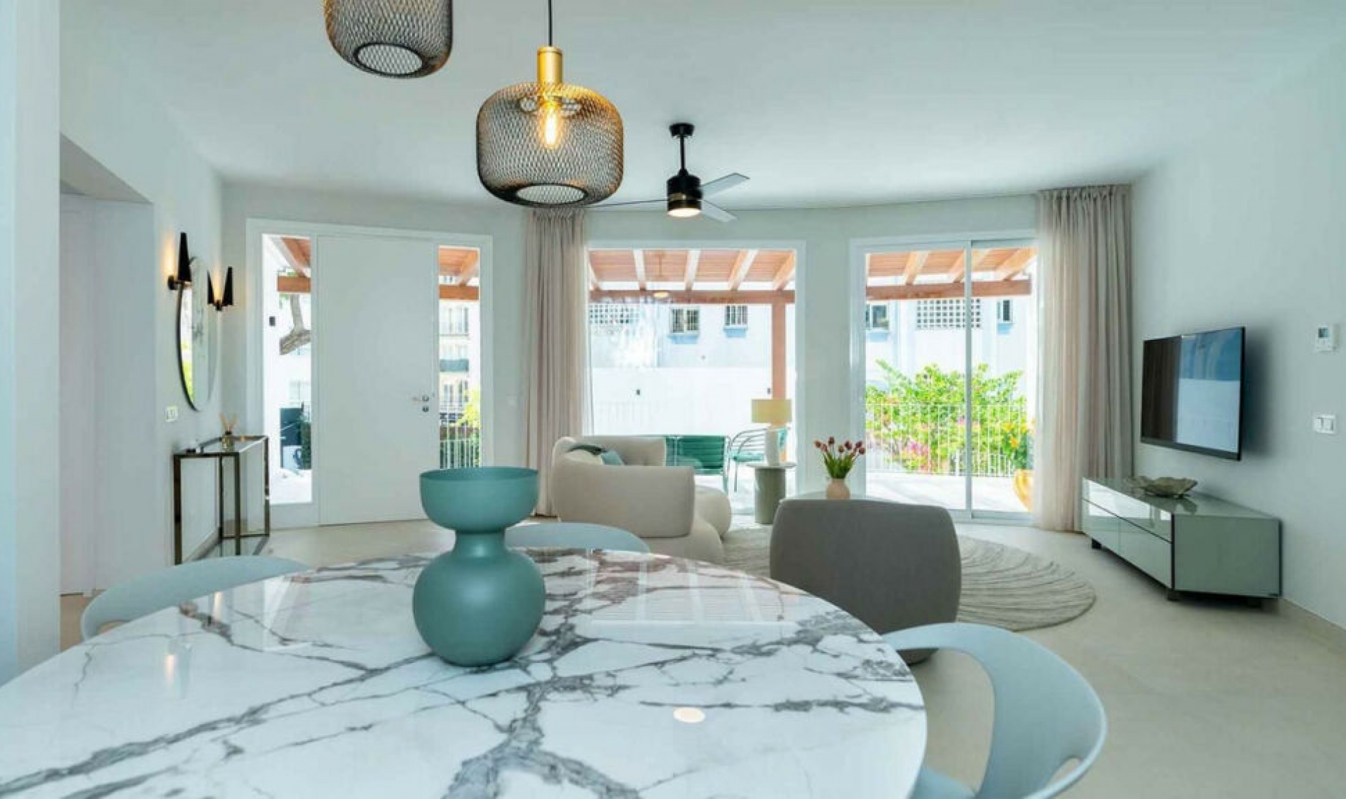 Resale - House -
Marbella