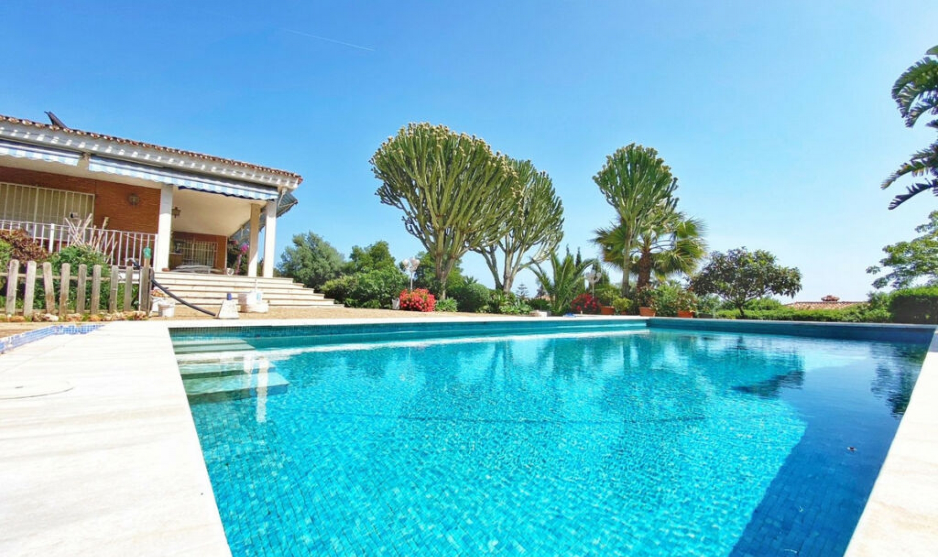 Resale - House -
Marbella