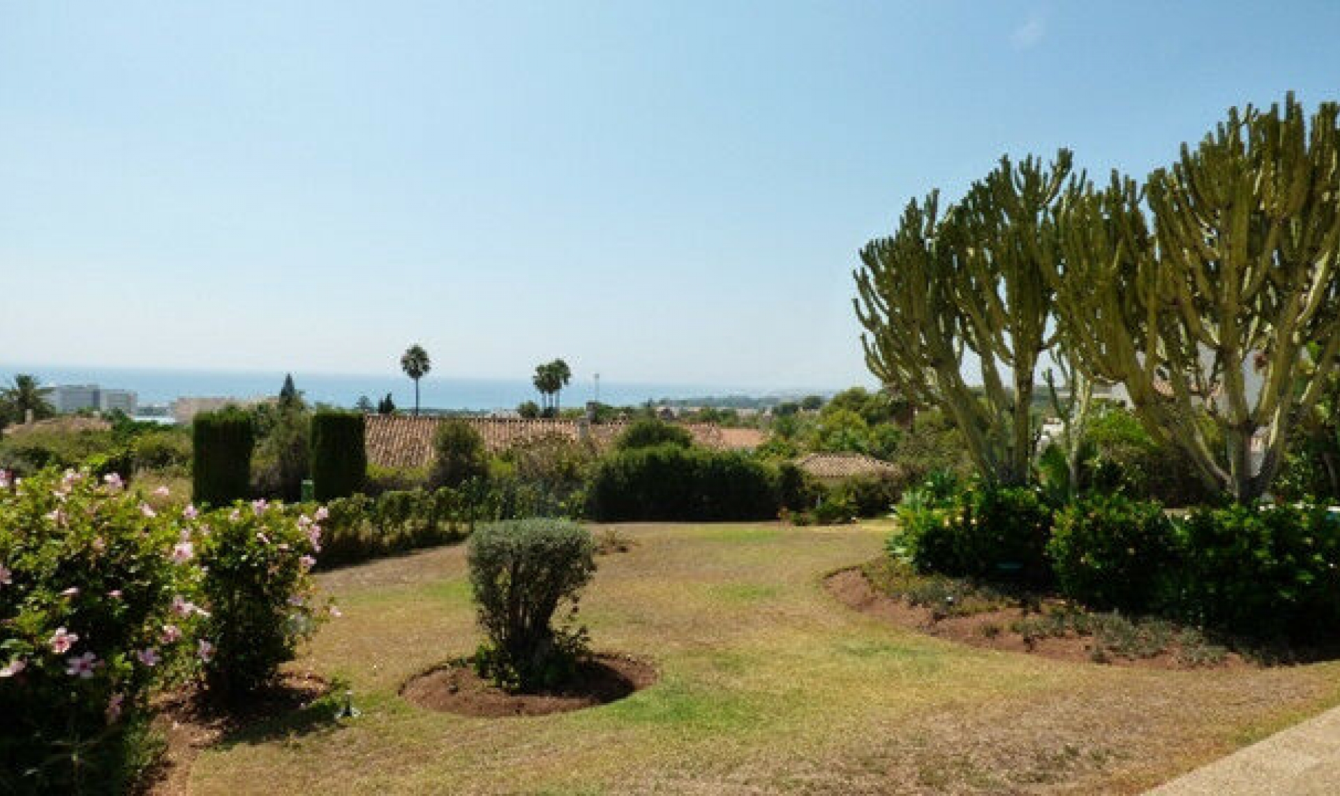 Resale - House -
Marbella