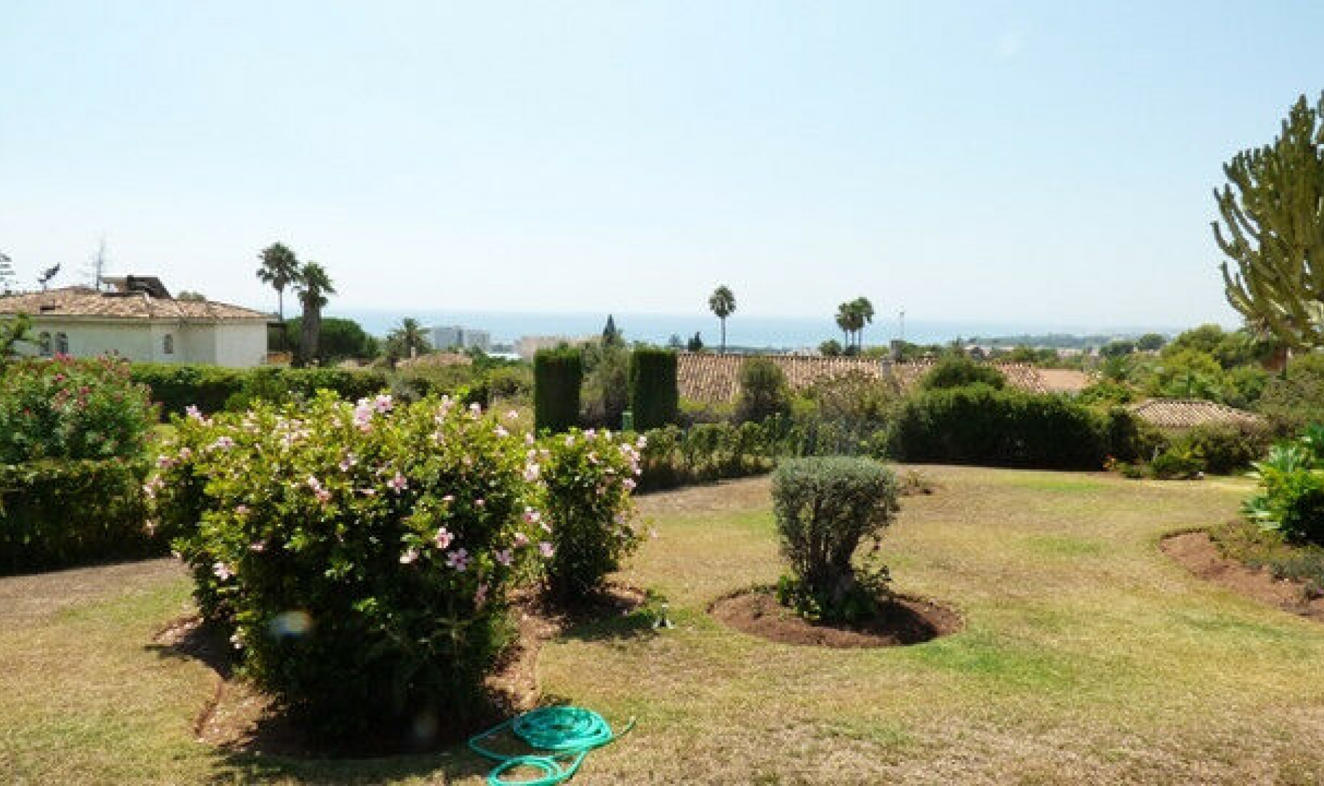 Resale - House -
Marbella