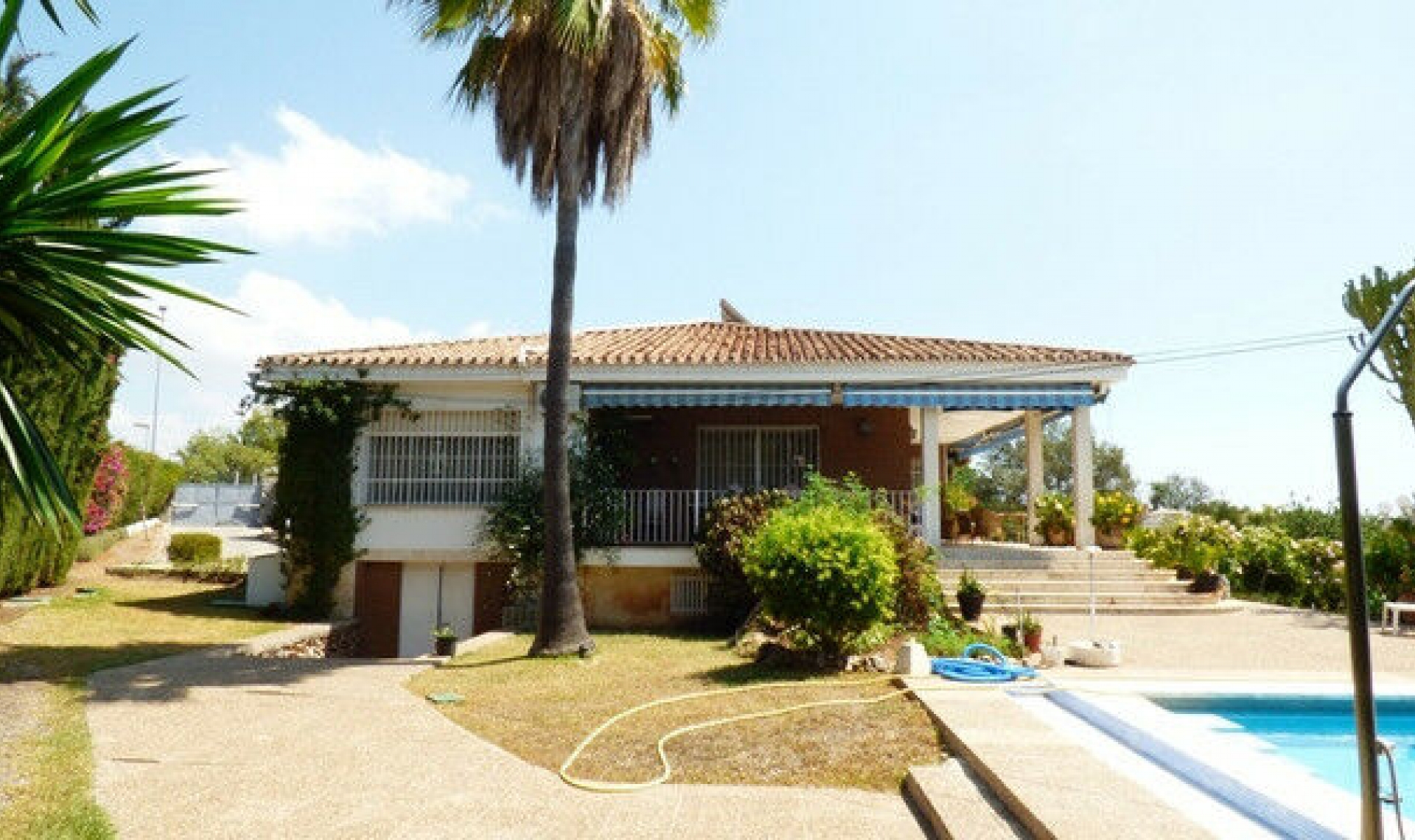 Resale - House -
Marbella