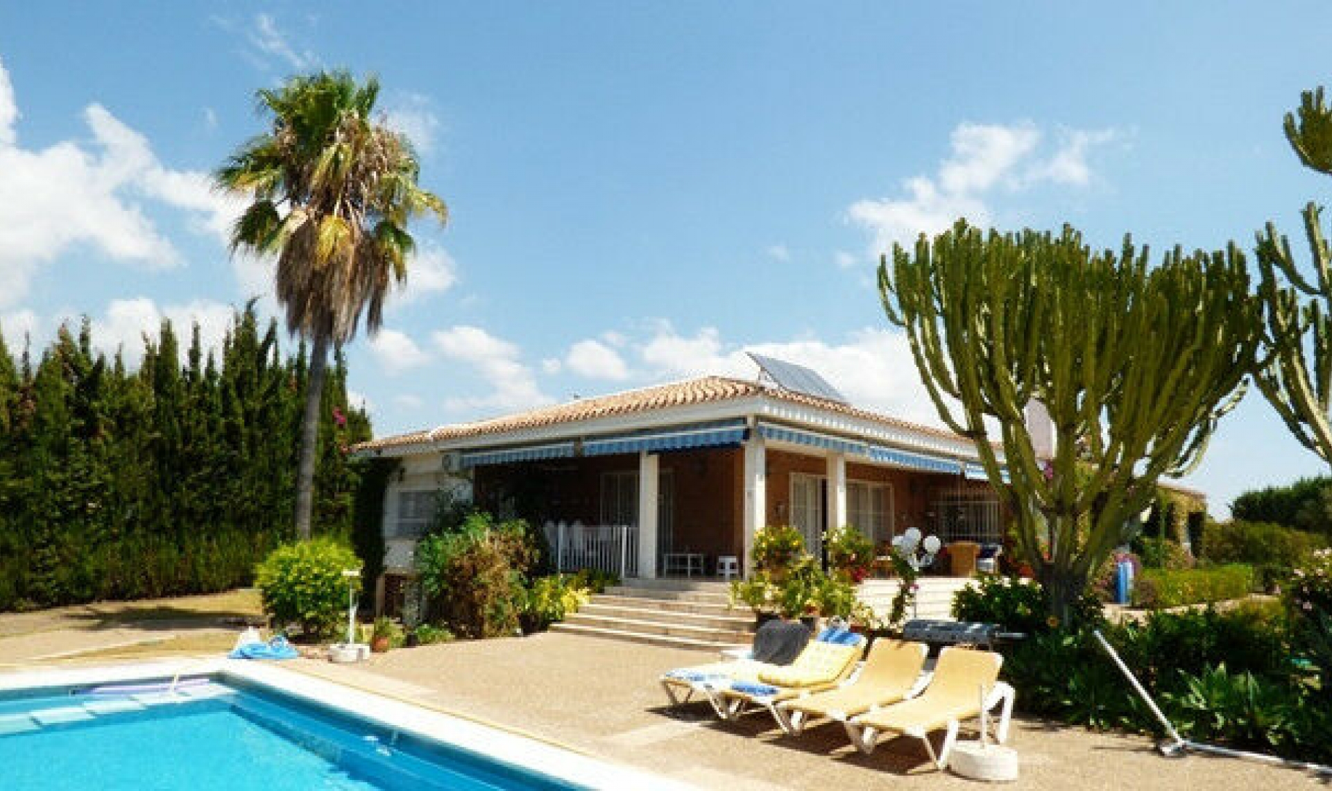 Resale - House -
Marbella