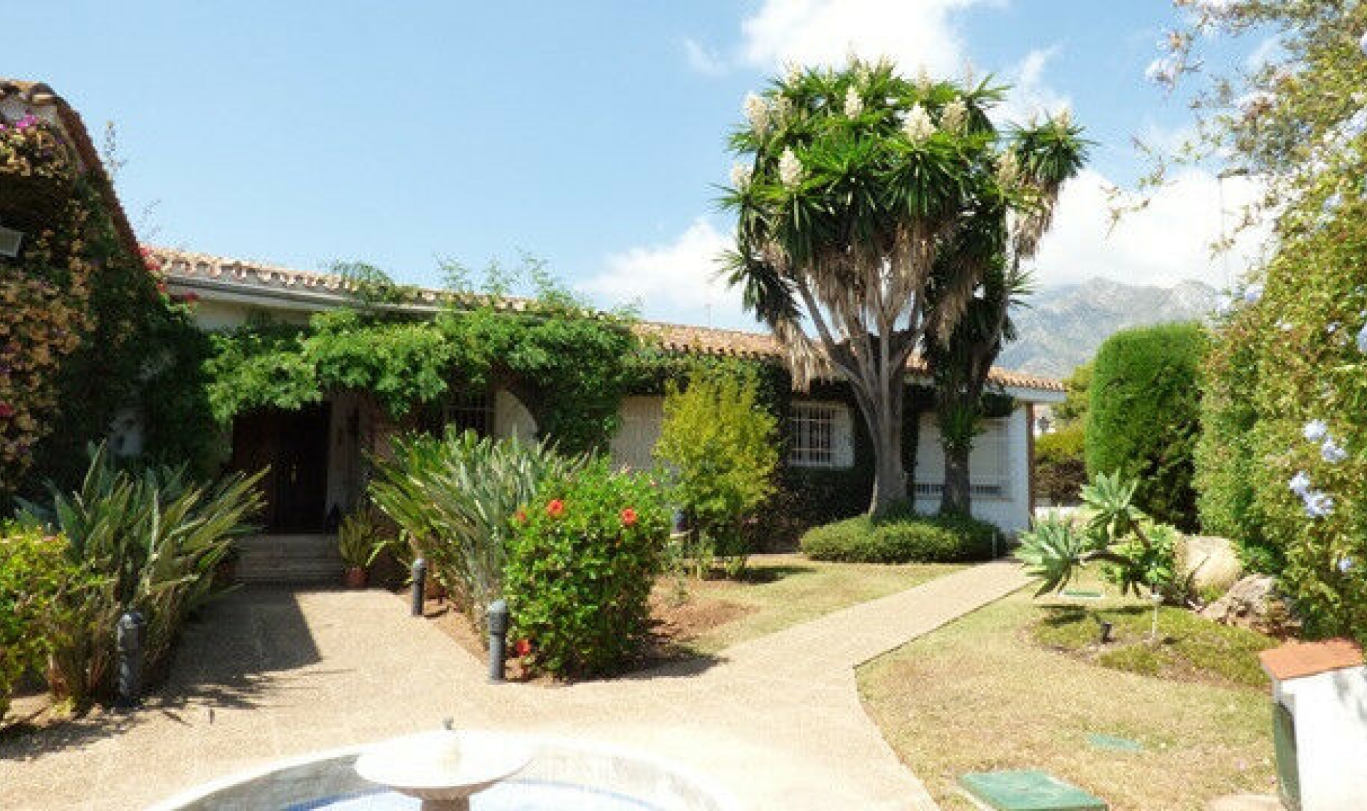 Resale - House -
Marbella