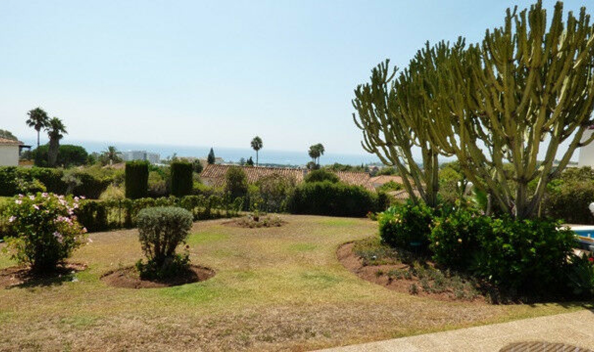 Resale - House -
Marbella