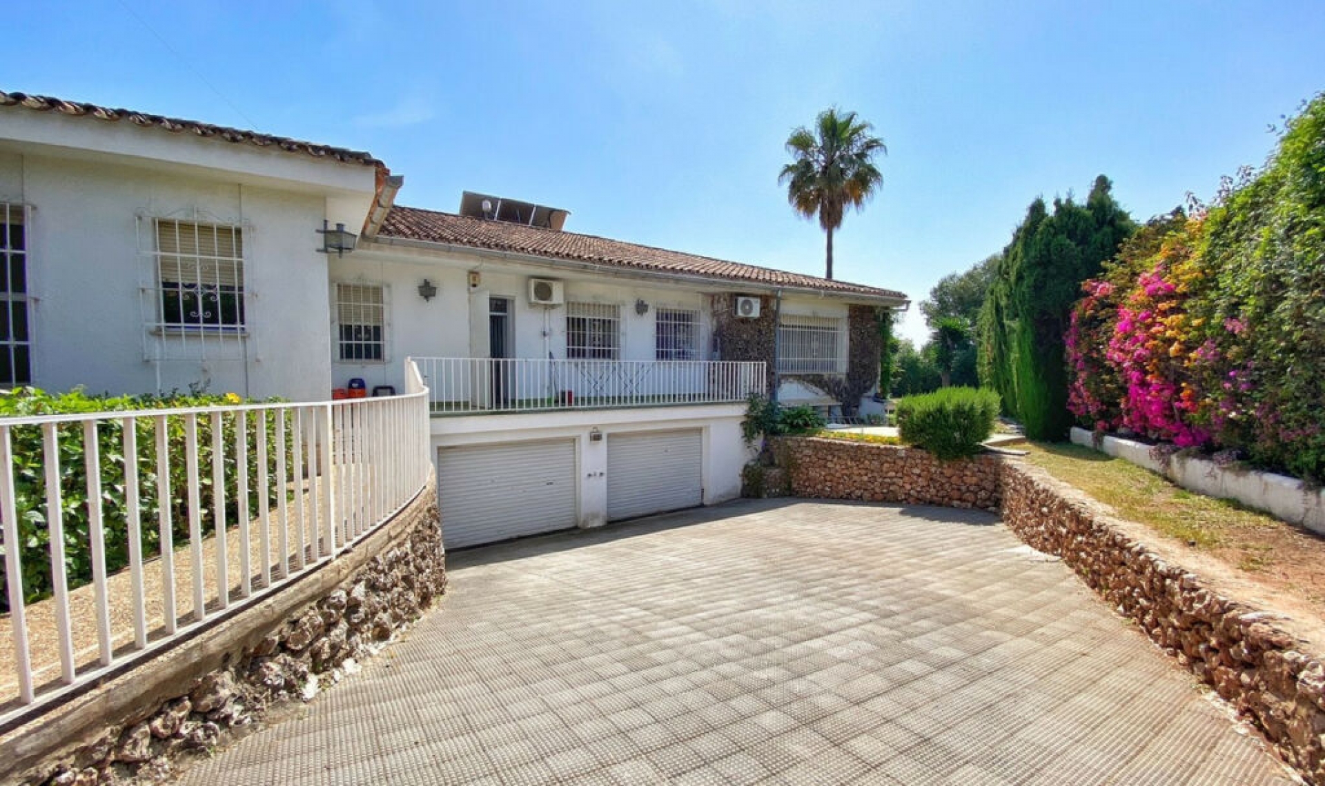 Resale - House -
Marbella