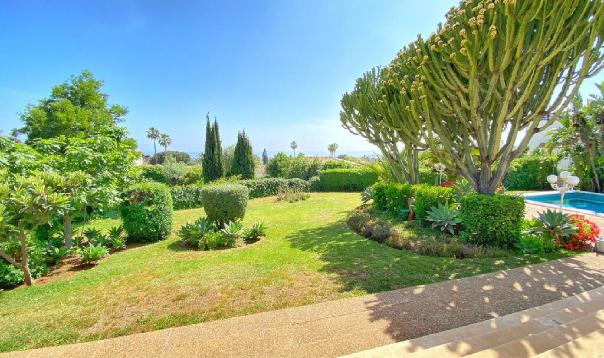 Resale - House -
Marbella