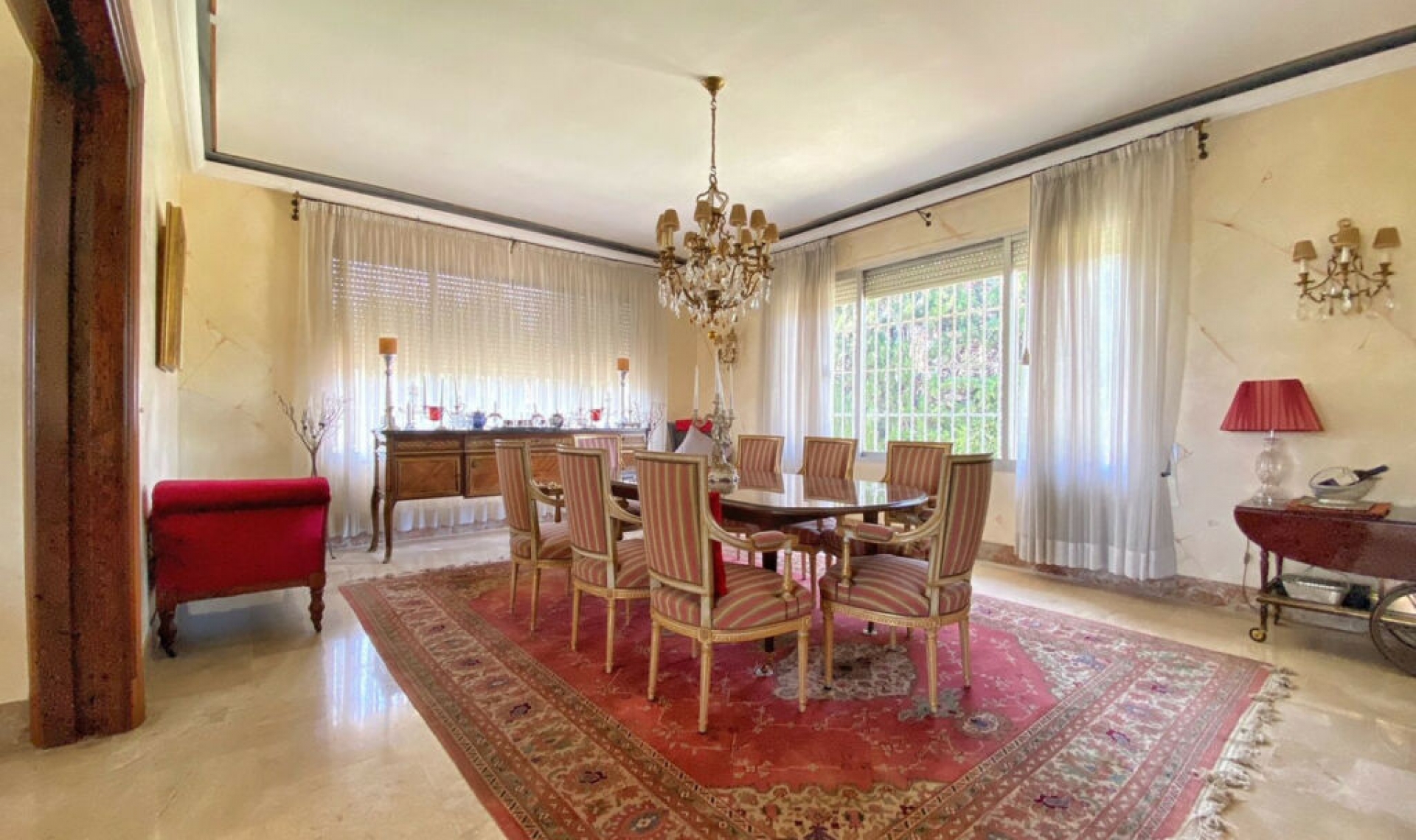 Resale - House -
Marbella