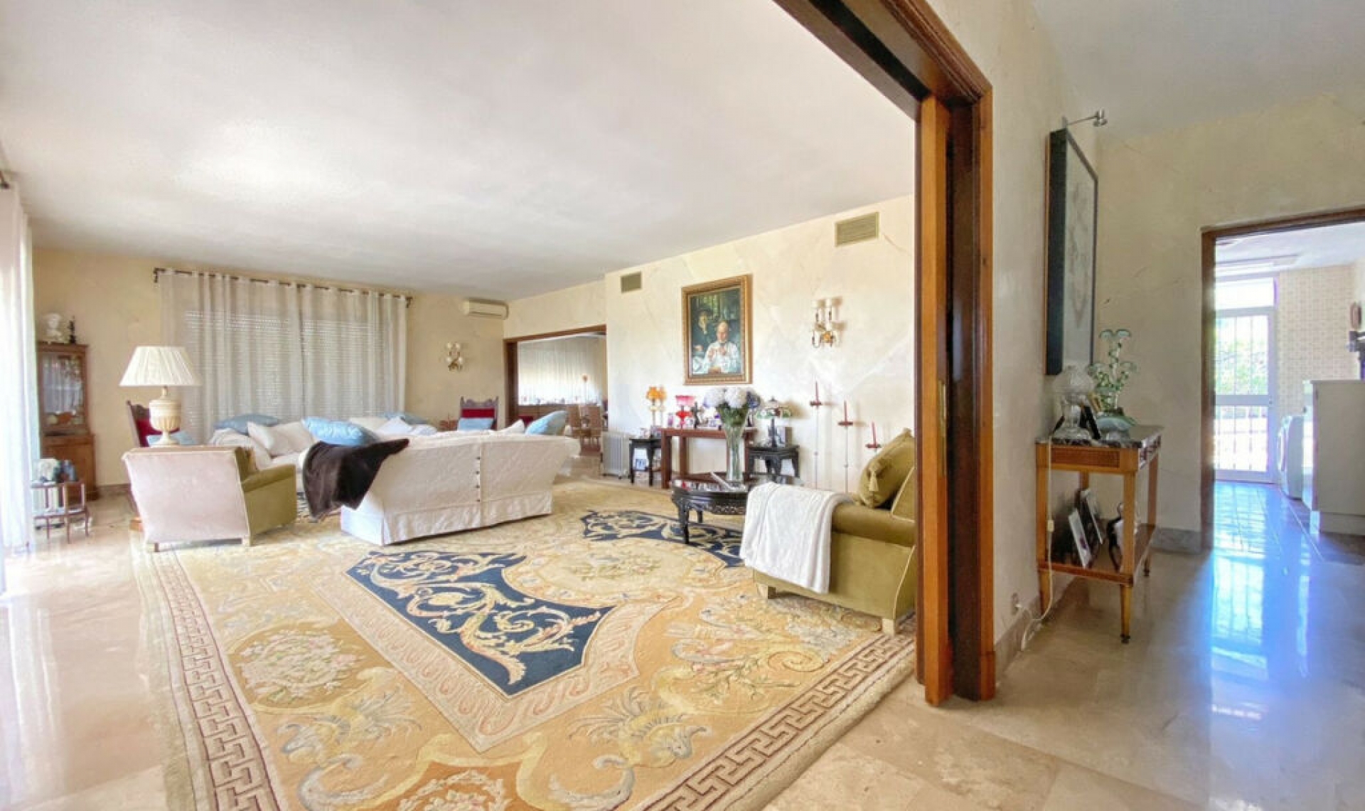 Resale - House -
Marbella