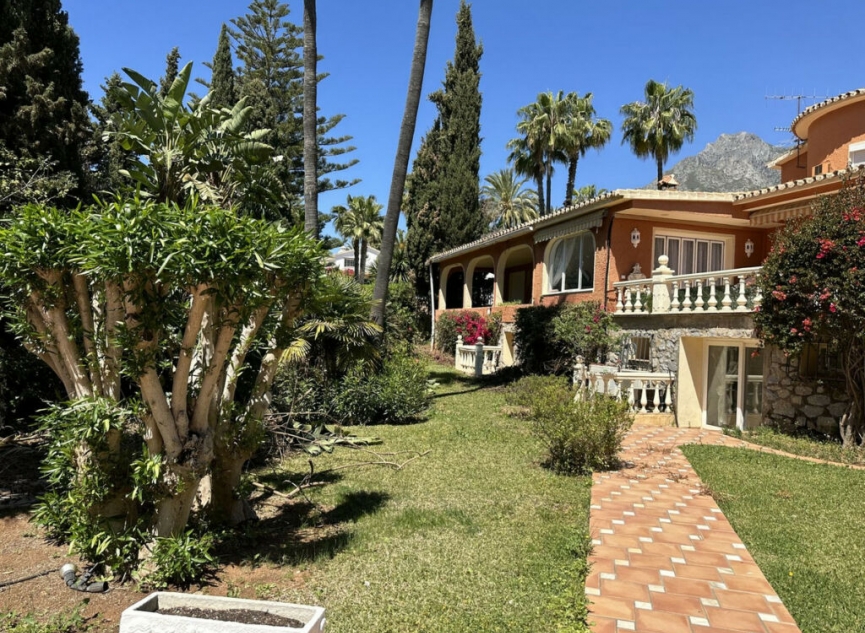 Resale - House -
Marbella