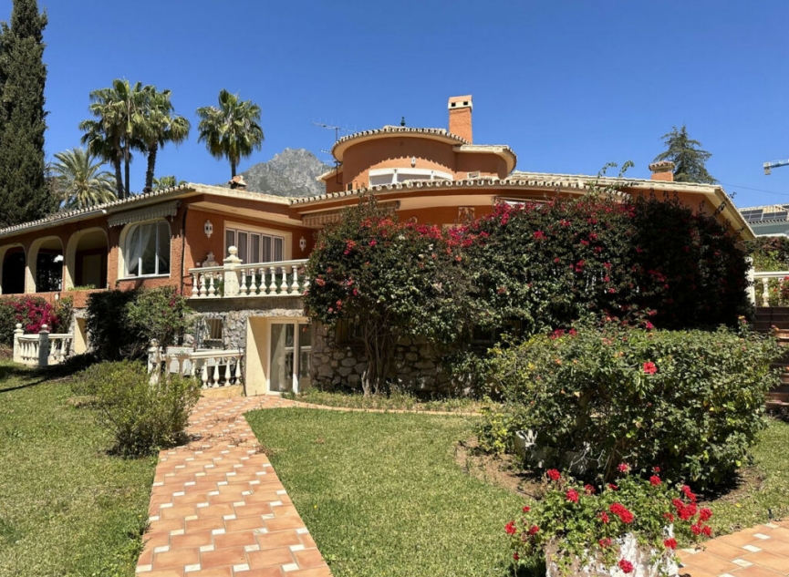Resale - House -
Marbella