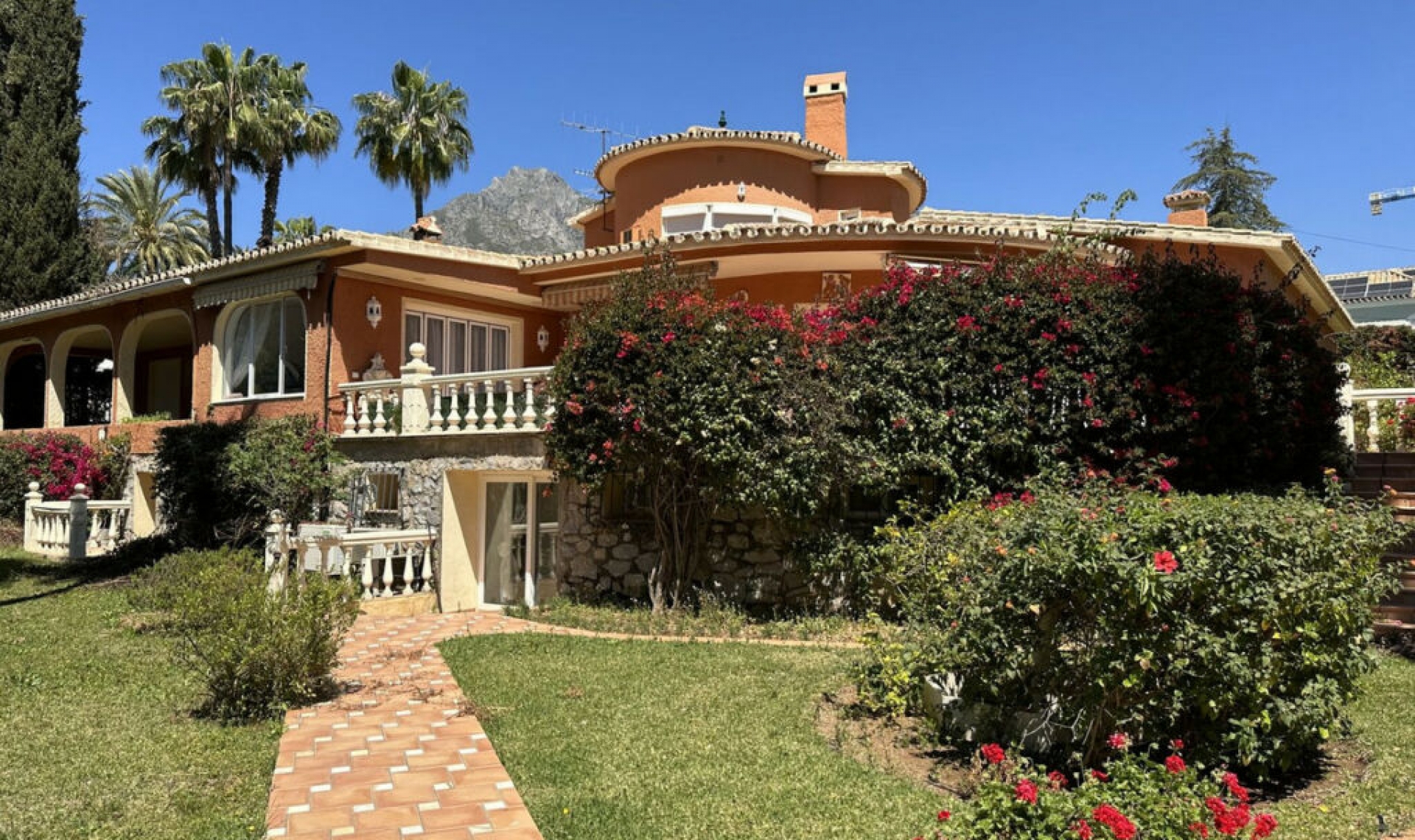 Resale - House -
Marbella