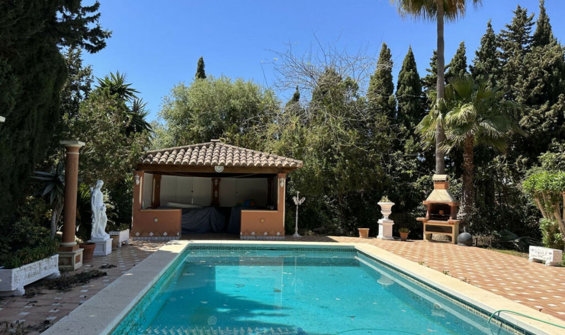 Resale - House -
Marbella