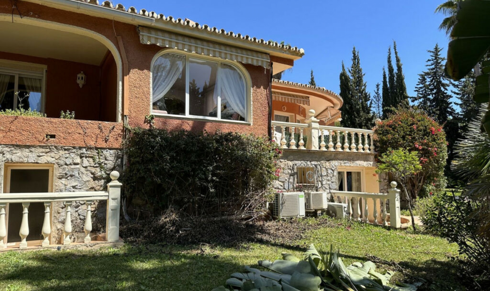 Resale - House -
Marbella