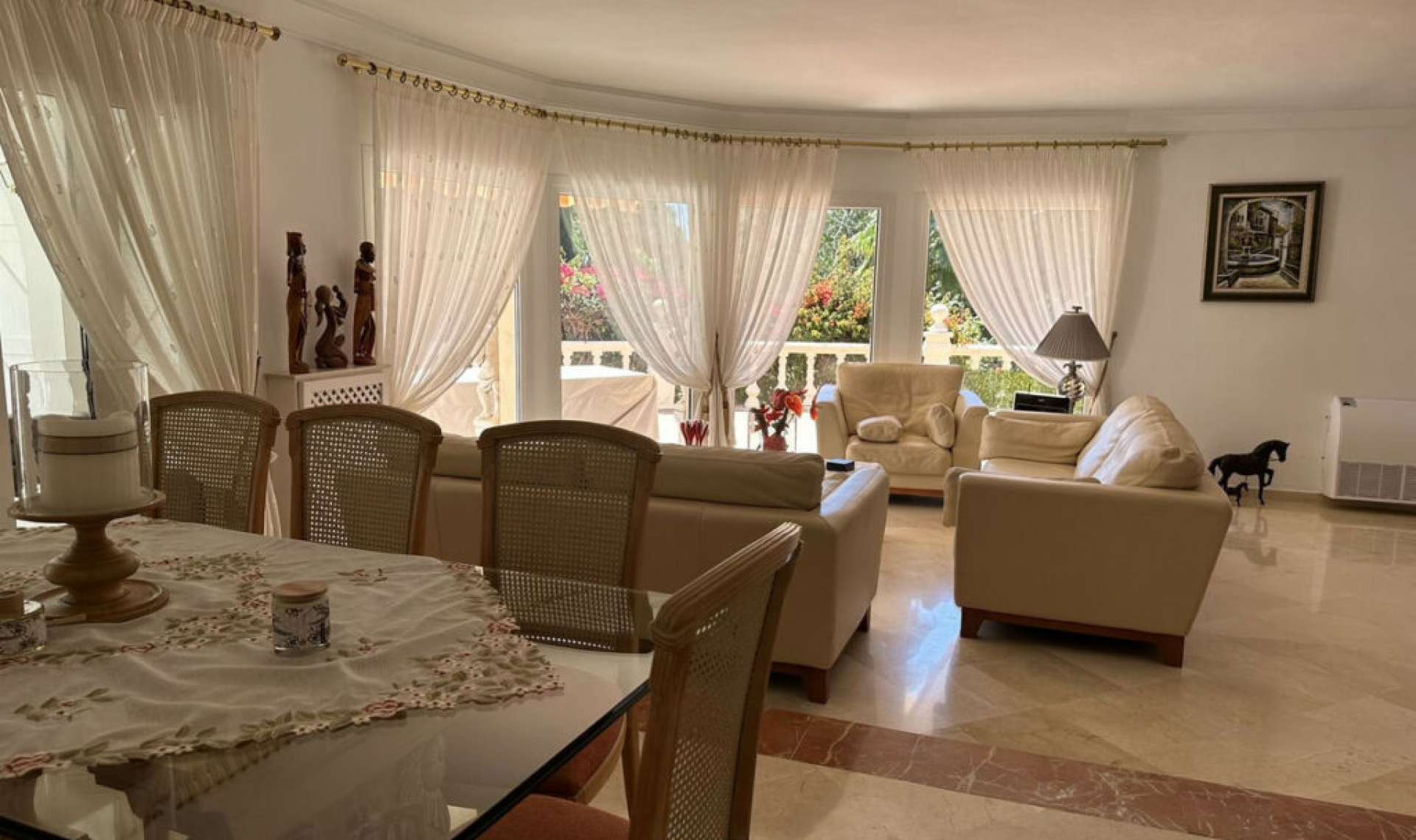 Resale - House -
Marbella