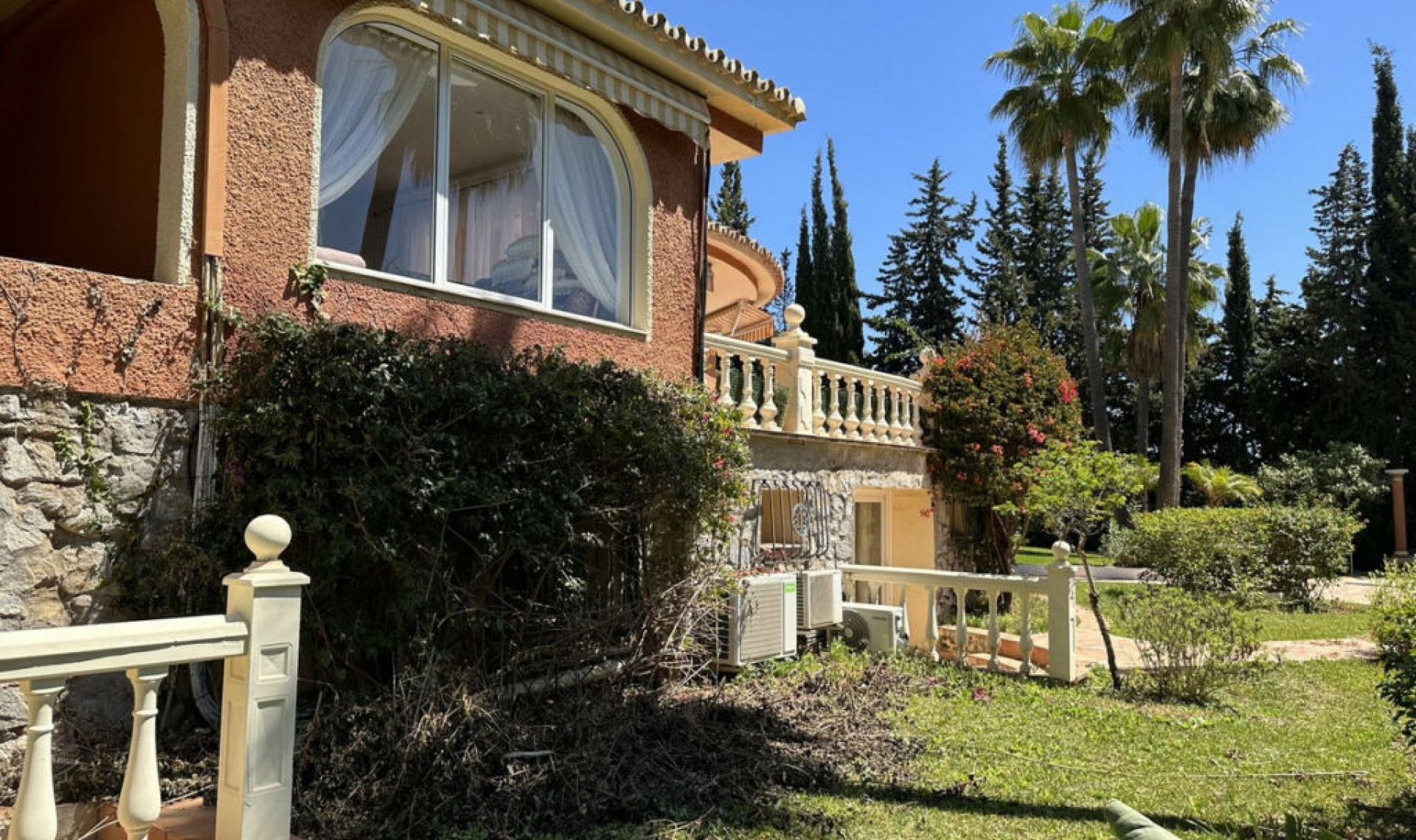Resale - House -
Marbella