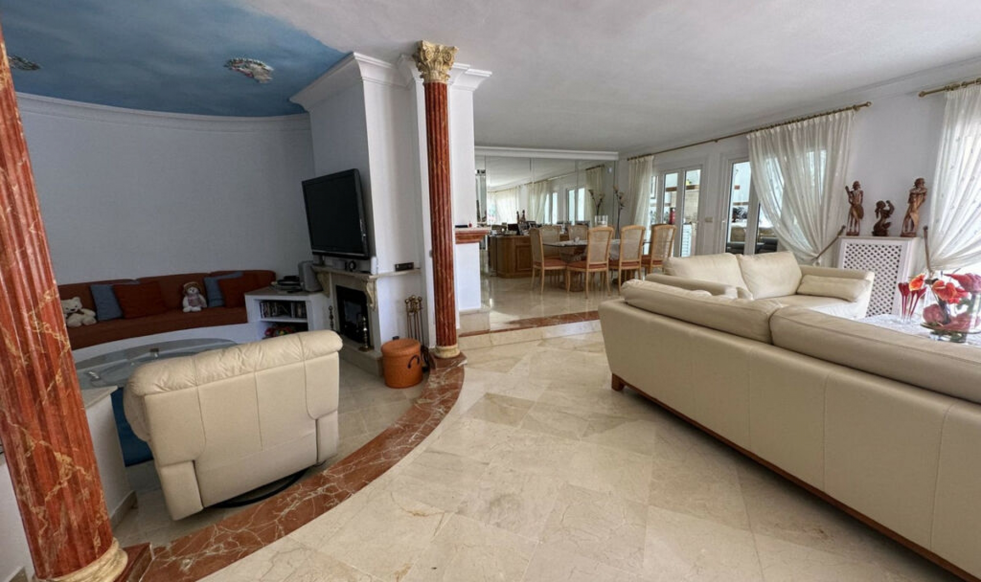 Resale - House -
Marbella