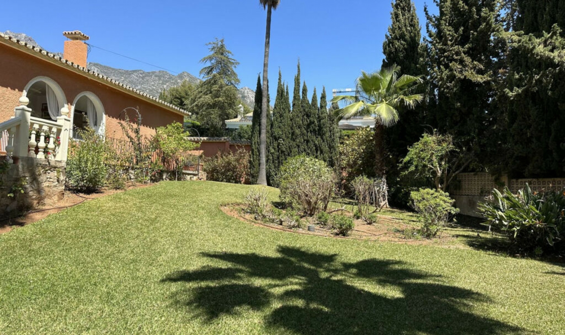 Resale - House -
Marbella
