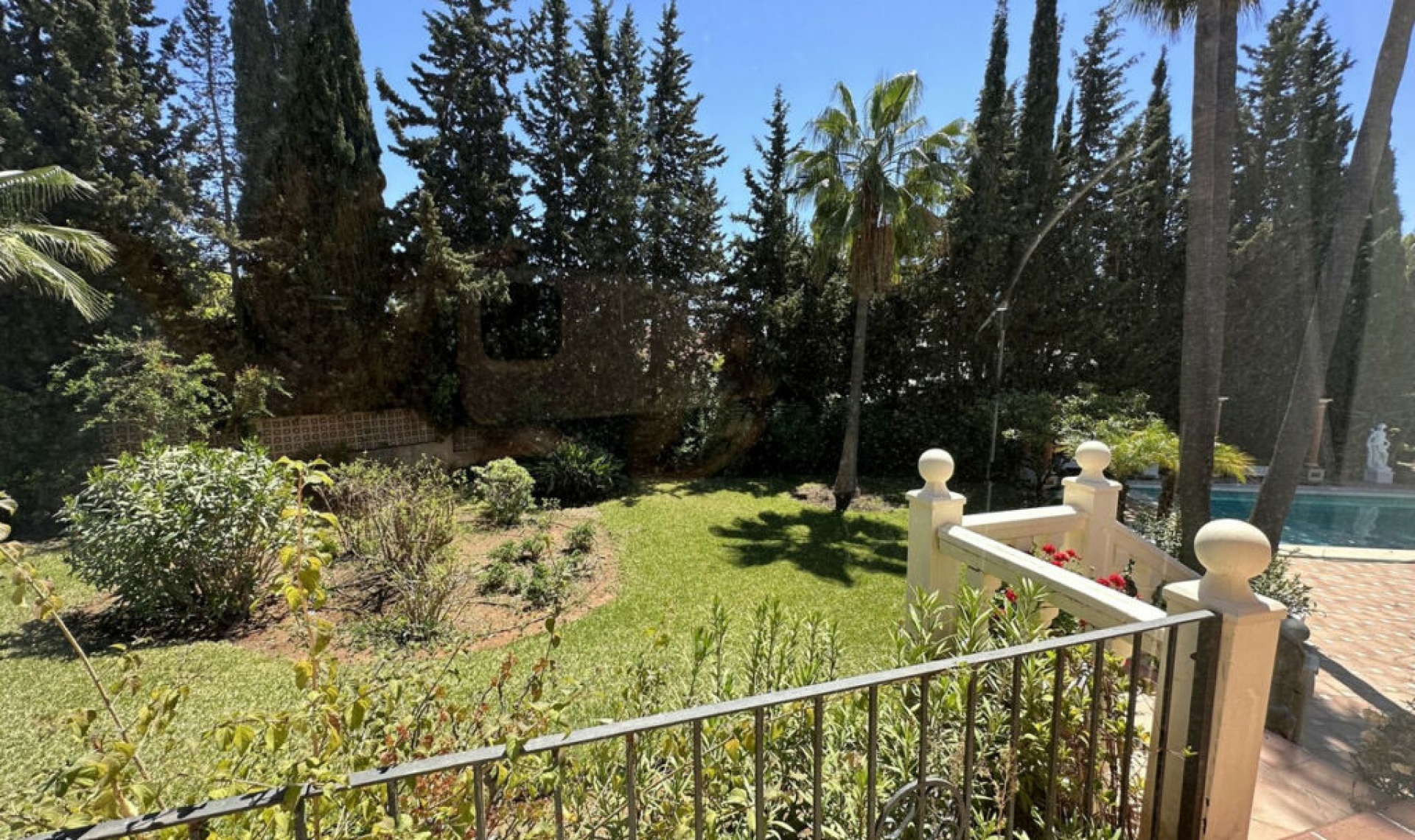 Resale - House -
Marbella