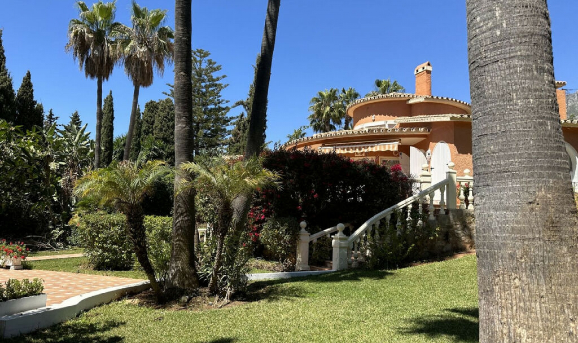 Resale - House -
Marbella
