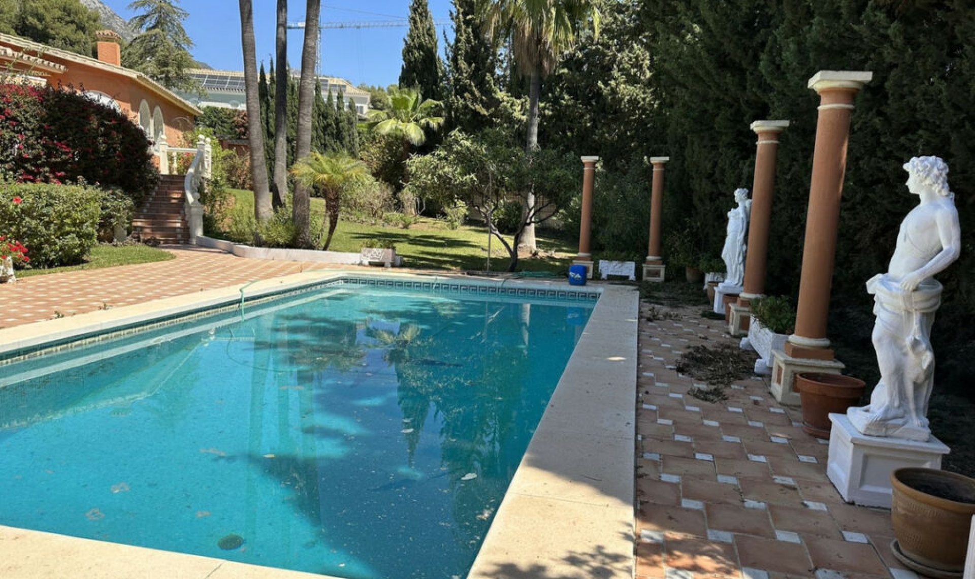 Resale - House -
Marbella
