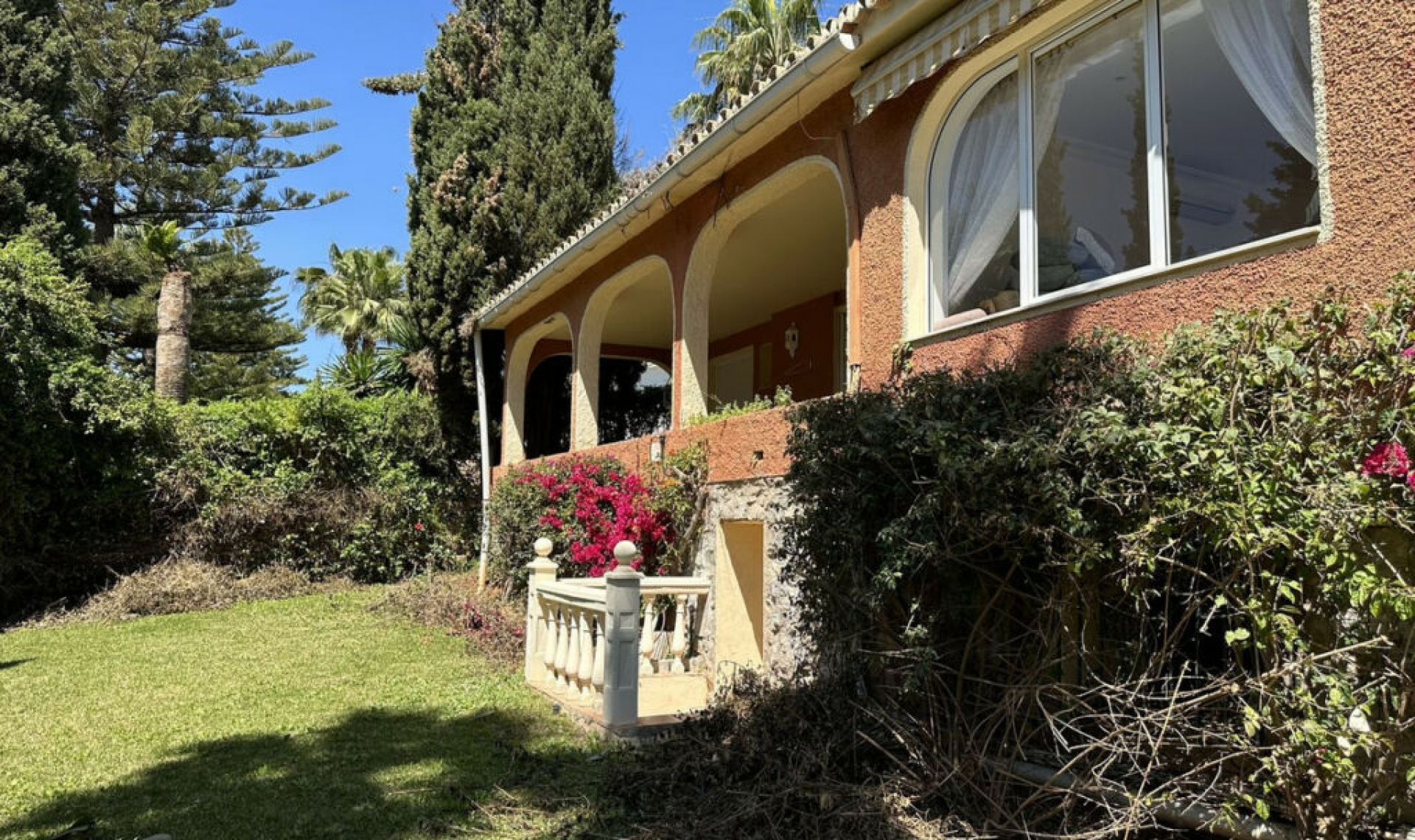 Resale - House -
Marbella