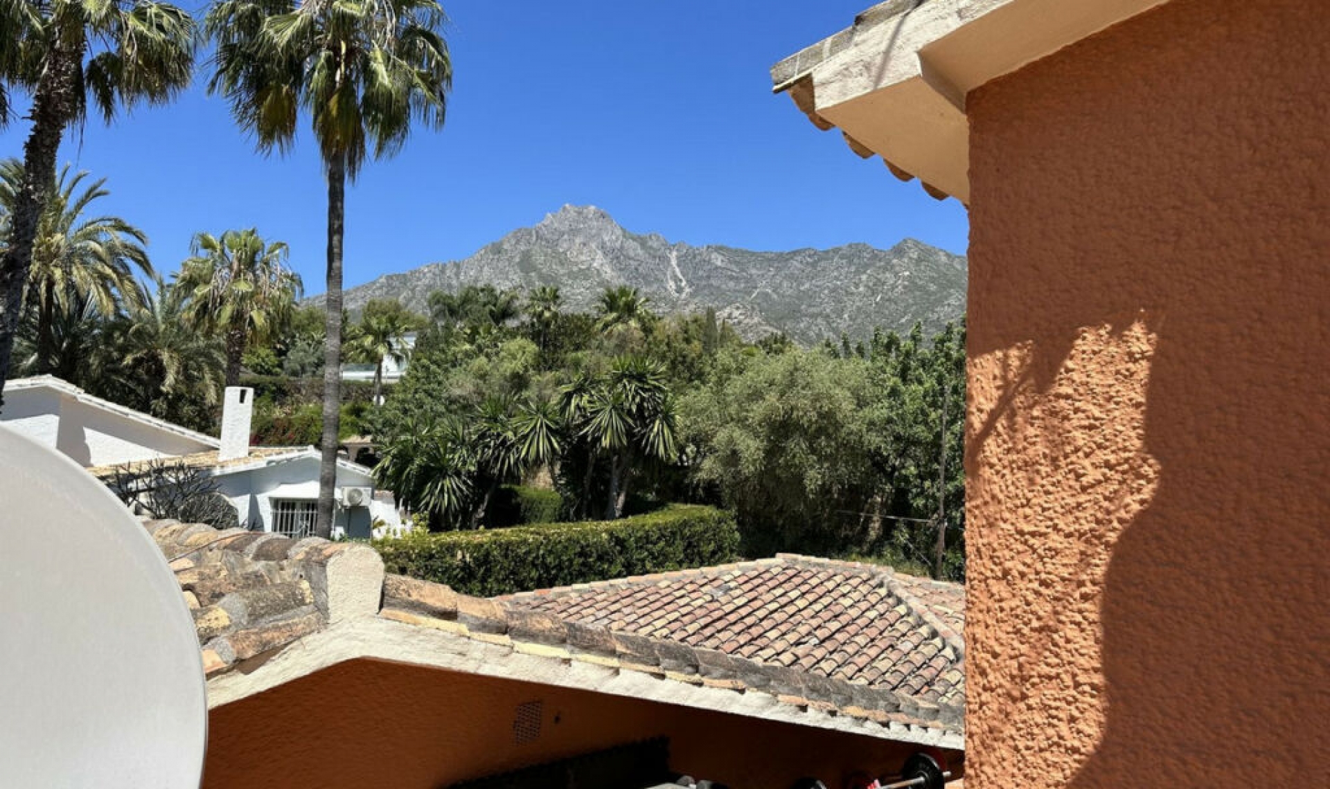 Resale - House -
Marbella