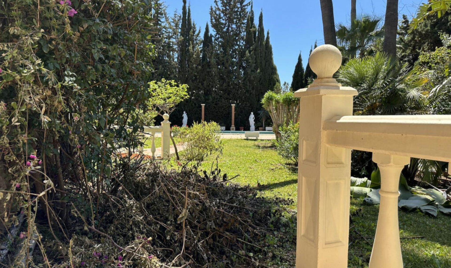 Resale - House -
Marbella