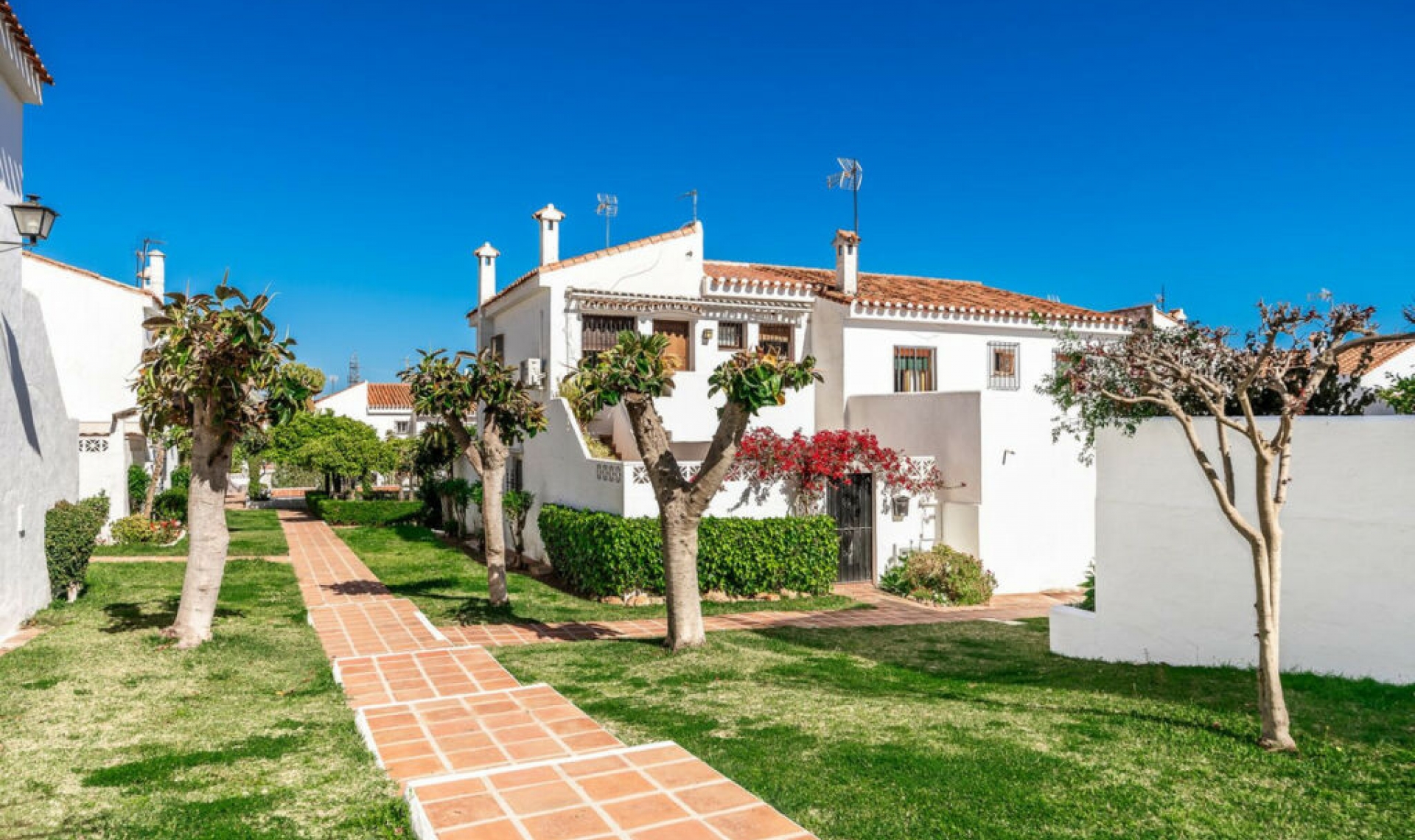 Resale - House -
Marbella