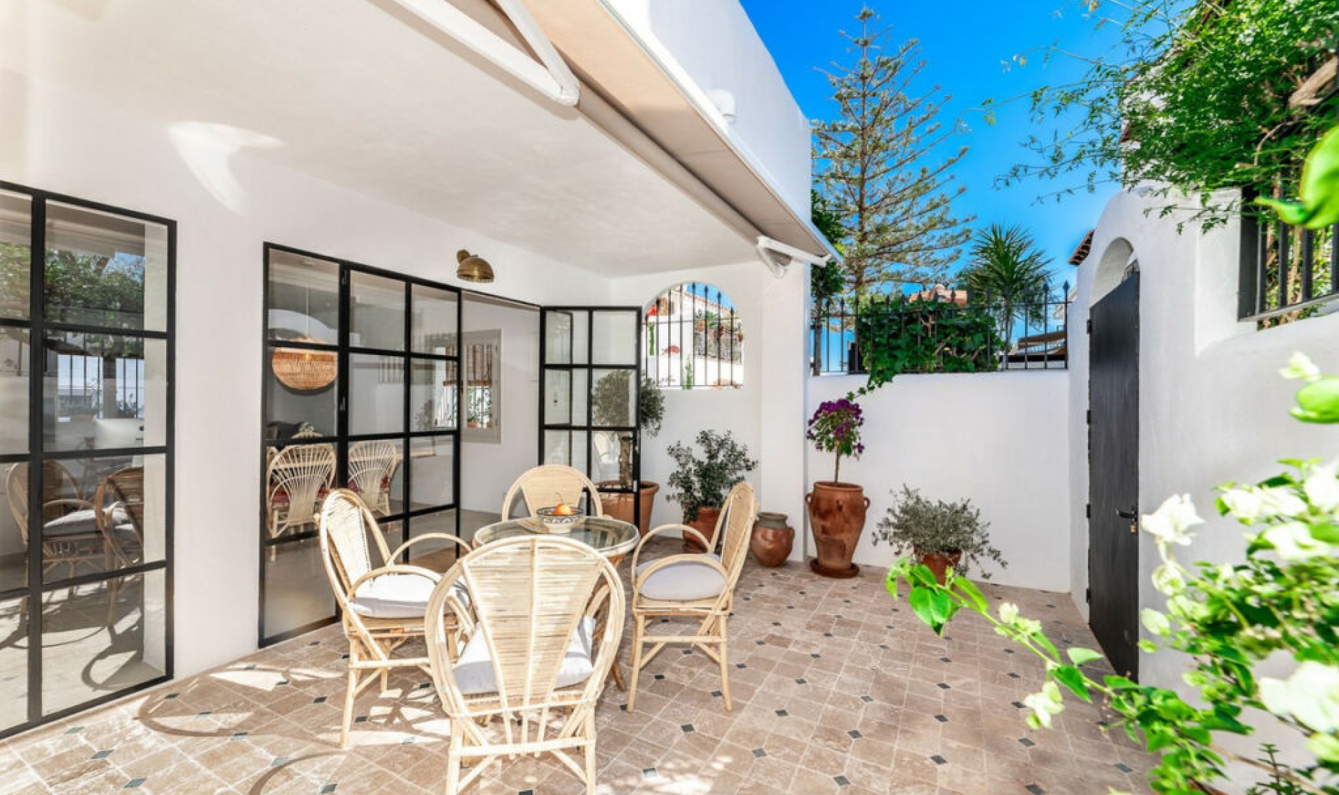 Resale - House -
Marbella