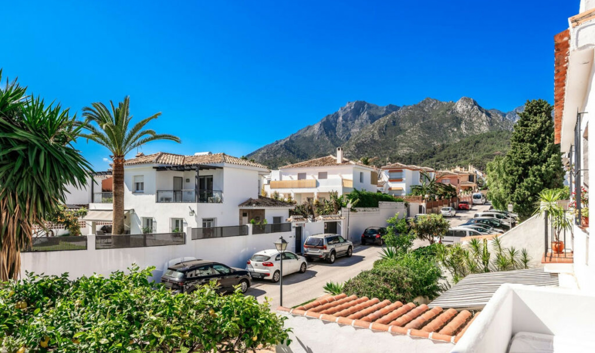 Resale - House -
Marbella